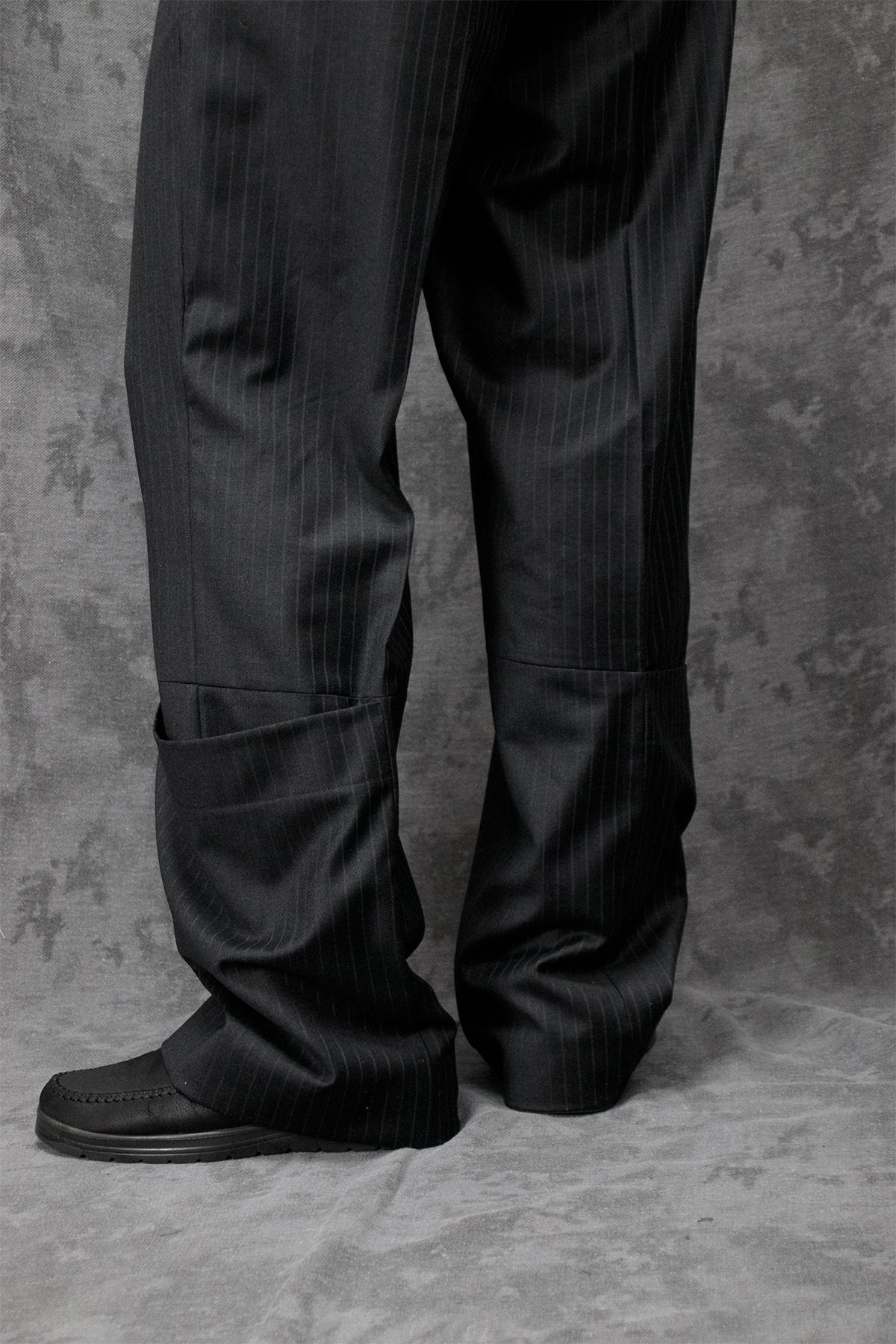 래깅툴즈(LAGGINGTOOLS) Calf Wrap Pants_____deep charcoal (dead stock fabric)