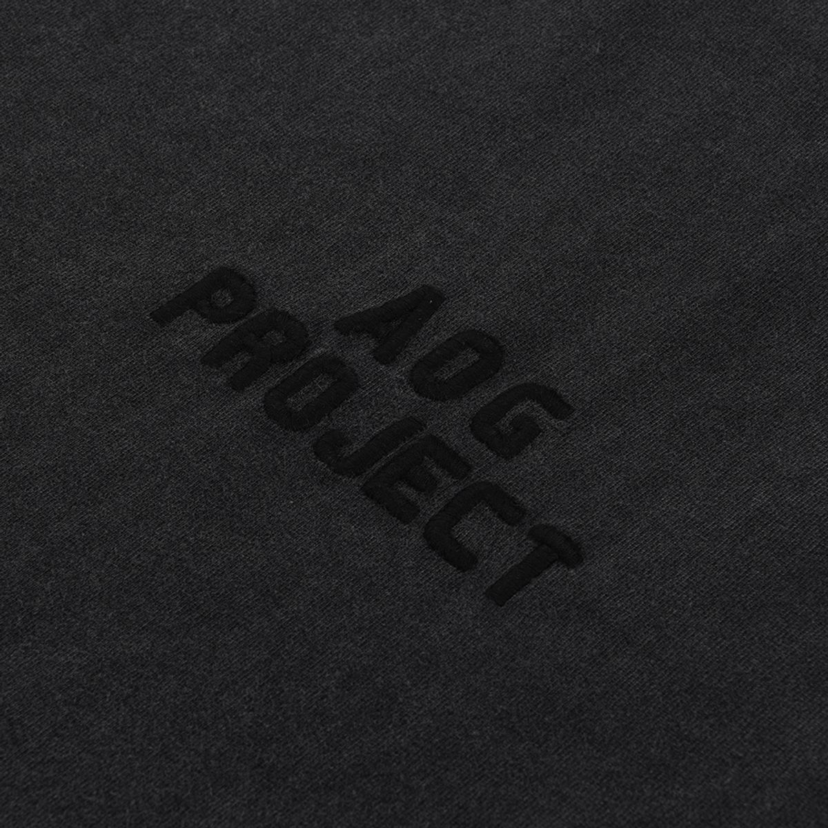 에이오지프로젝트(AOG PROJECT) 피그먼트 자수 로고 라이언 프린트 티셔츠 (블랙)