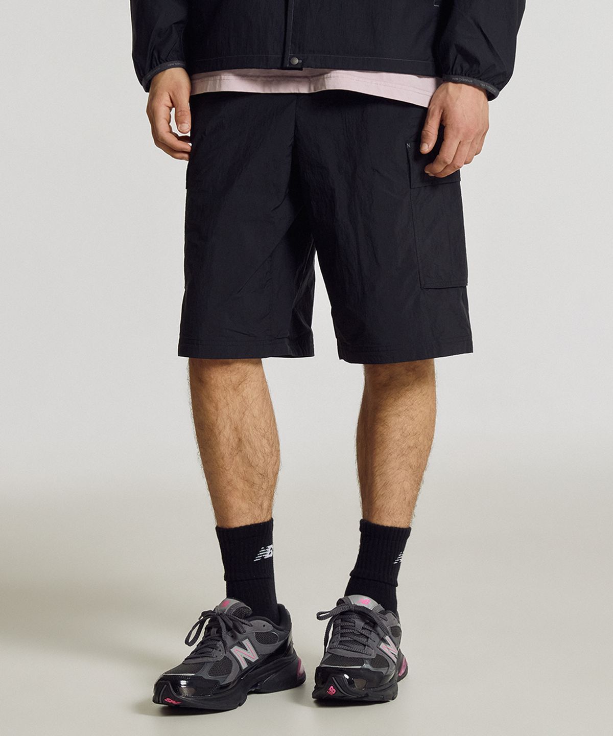 뉴발란스(NEW BALANCE) NBNVG21513 / UNI FROZEN 코튼라이크 카고 6부 버뮤다 쇼츠 (BLACK)