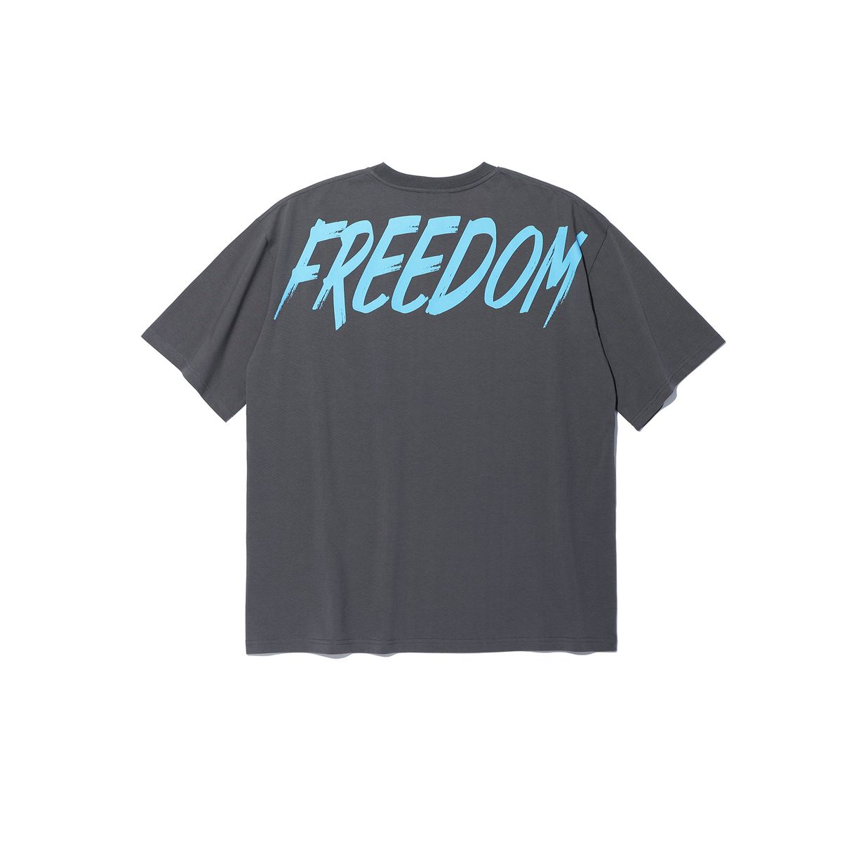 프리덤(FREEDOM) 오버핏 백 프린팅 티셔츠 (다크그레이/블루)
