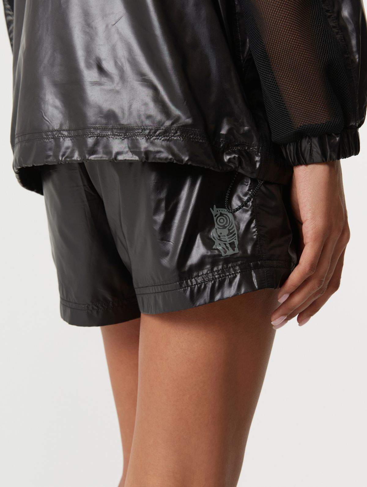 골스튜디오(GOALSTUDIO) GLOSSY MESH LINED SHORTS-BLACK