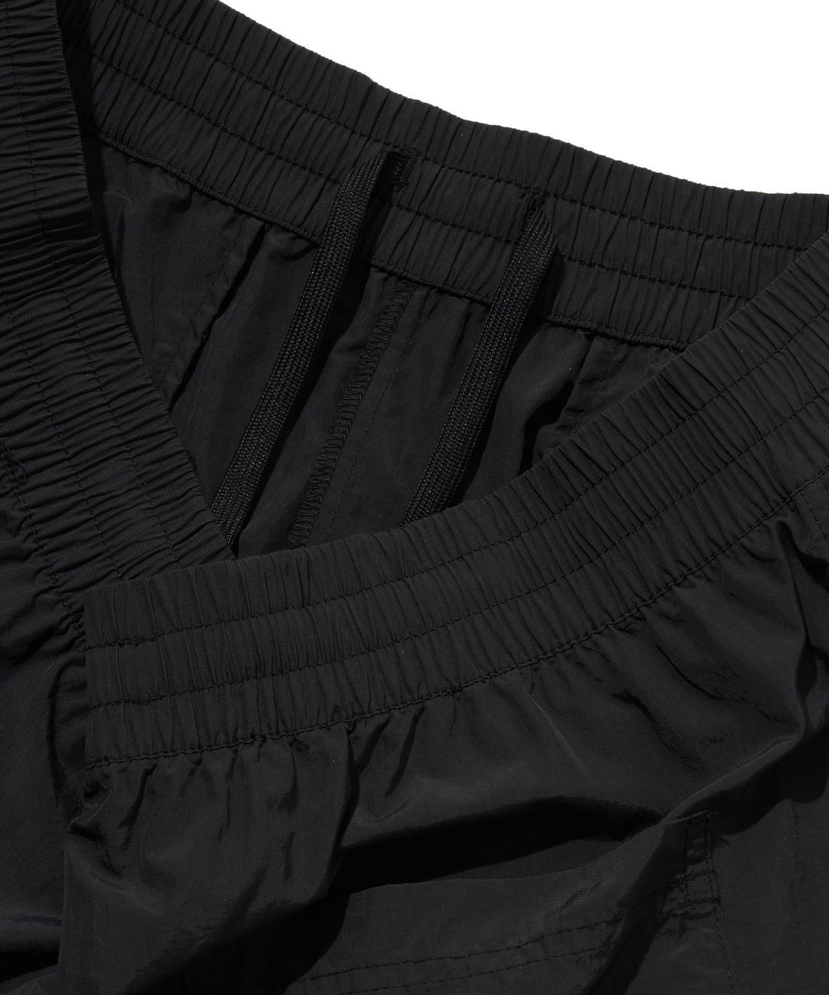 리복(REEBOK) 나일론 버뮤다 카고 쇼츠 - 블랙
