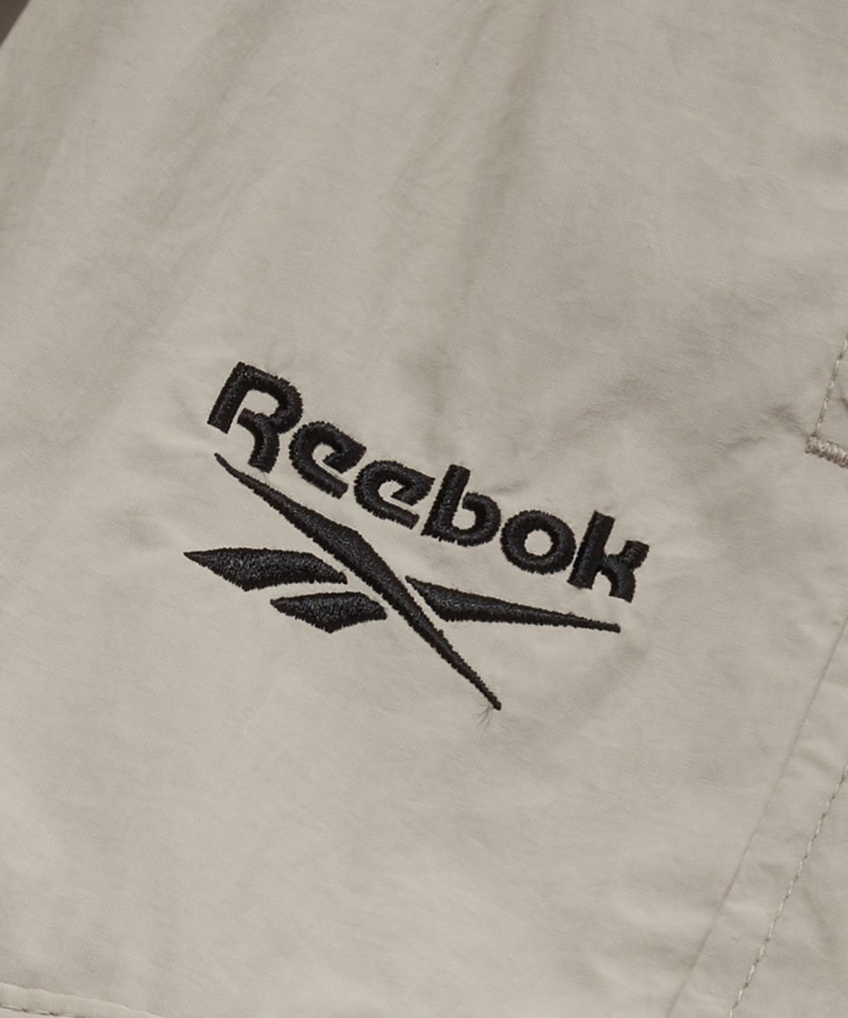 리복(REEBOK) 나일론 버뮤다 카고 쇼츠 - 베이지