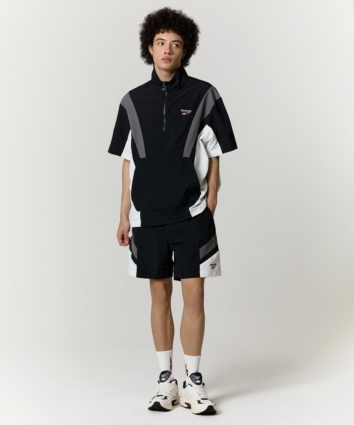 리복(REEBOK) DNA 반팔 아노락 - 블랙