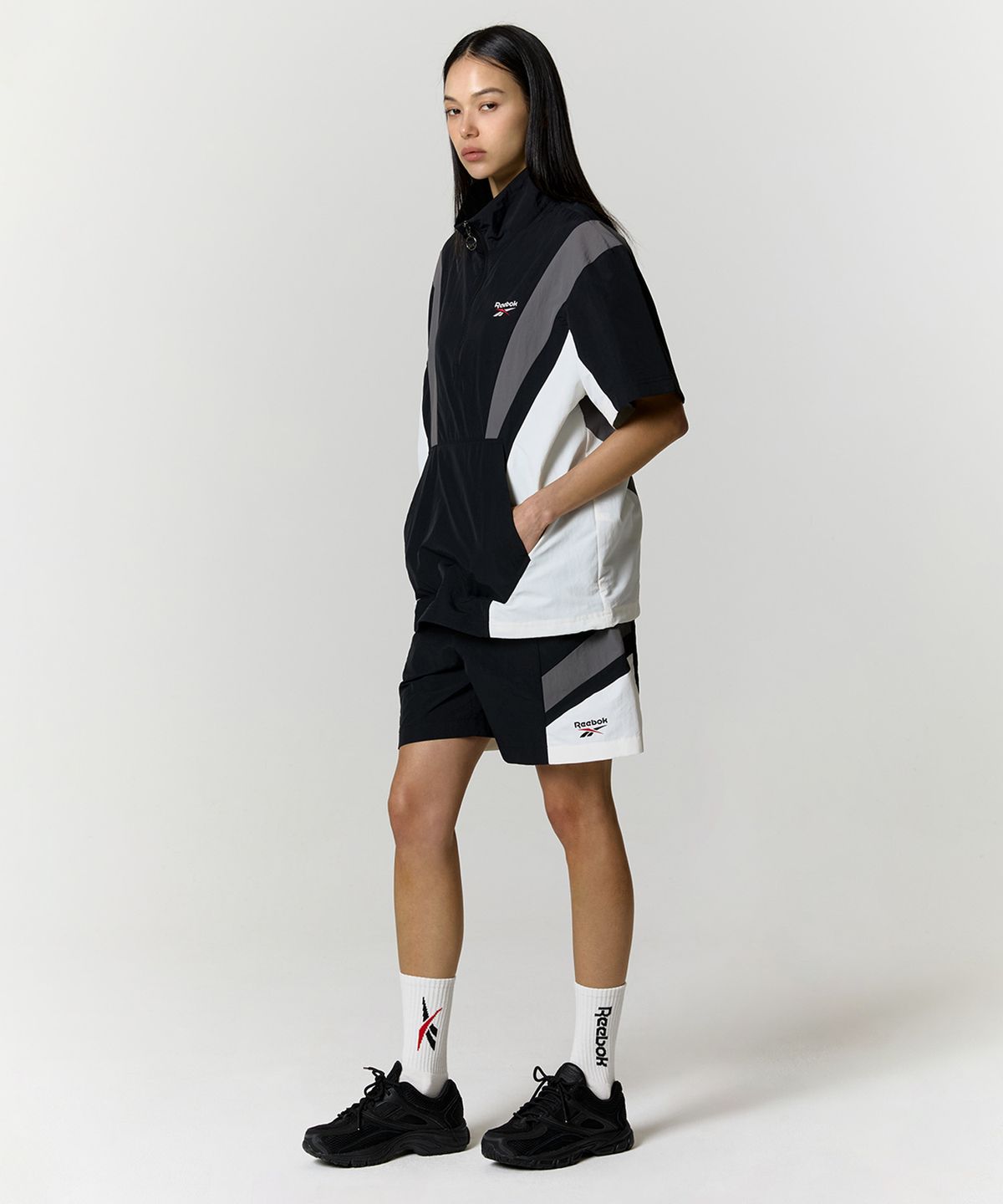 리복(REEBOK) DNA 반팔 아노락 - 블랙