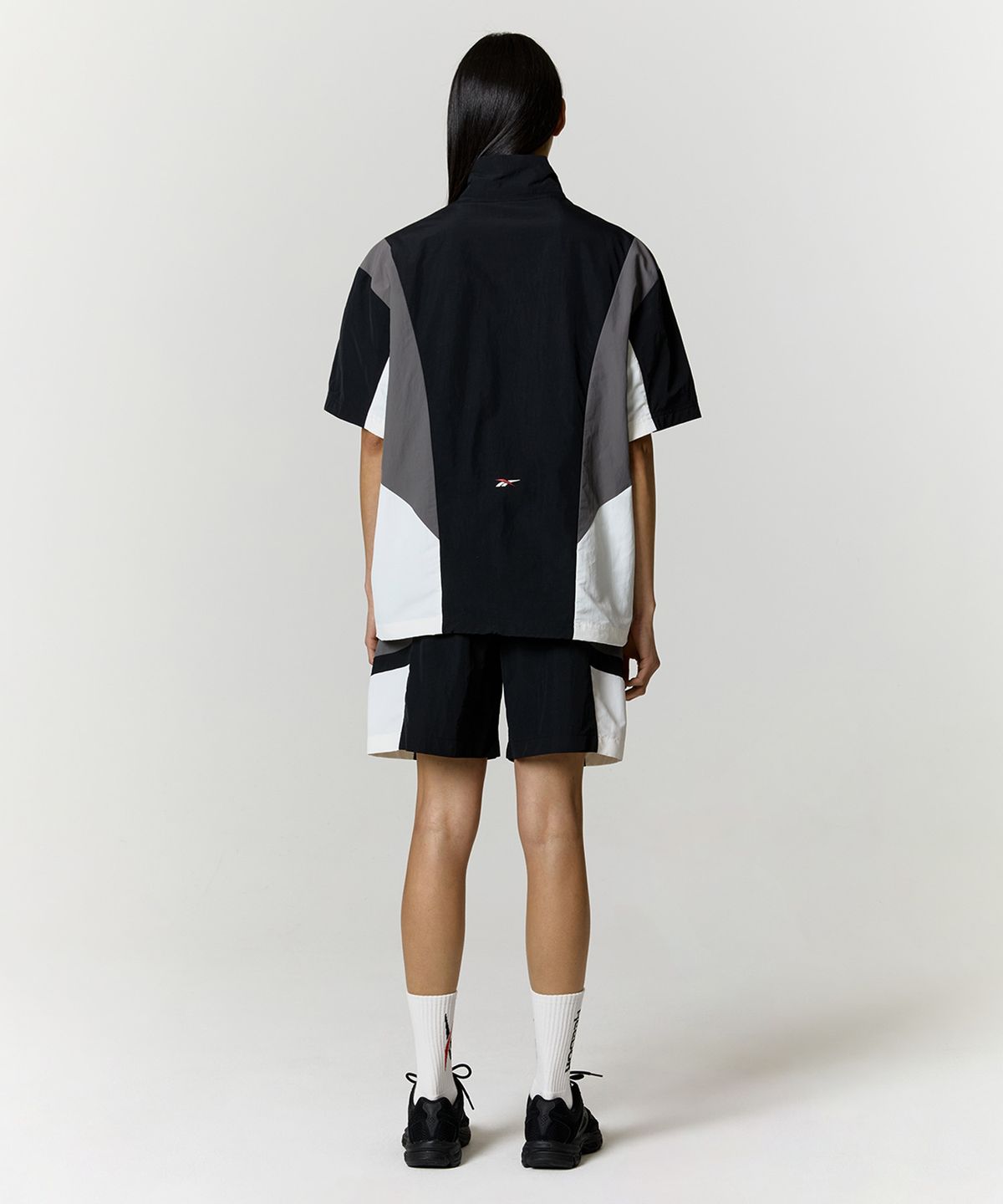 리복(REEBOK) DNA 반팔 아노락 - 블랙