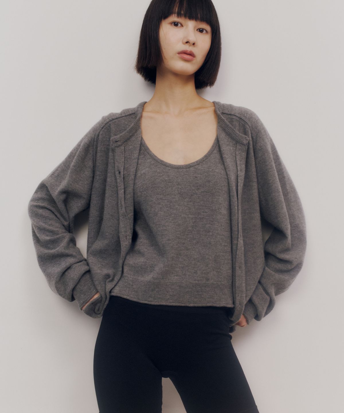 매기(MAGGIE) 에센셜 울 가디건 (그레이)