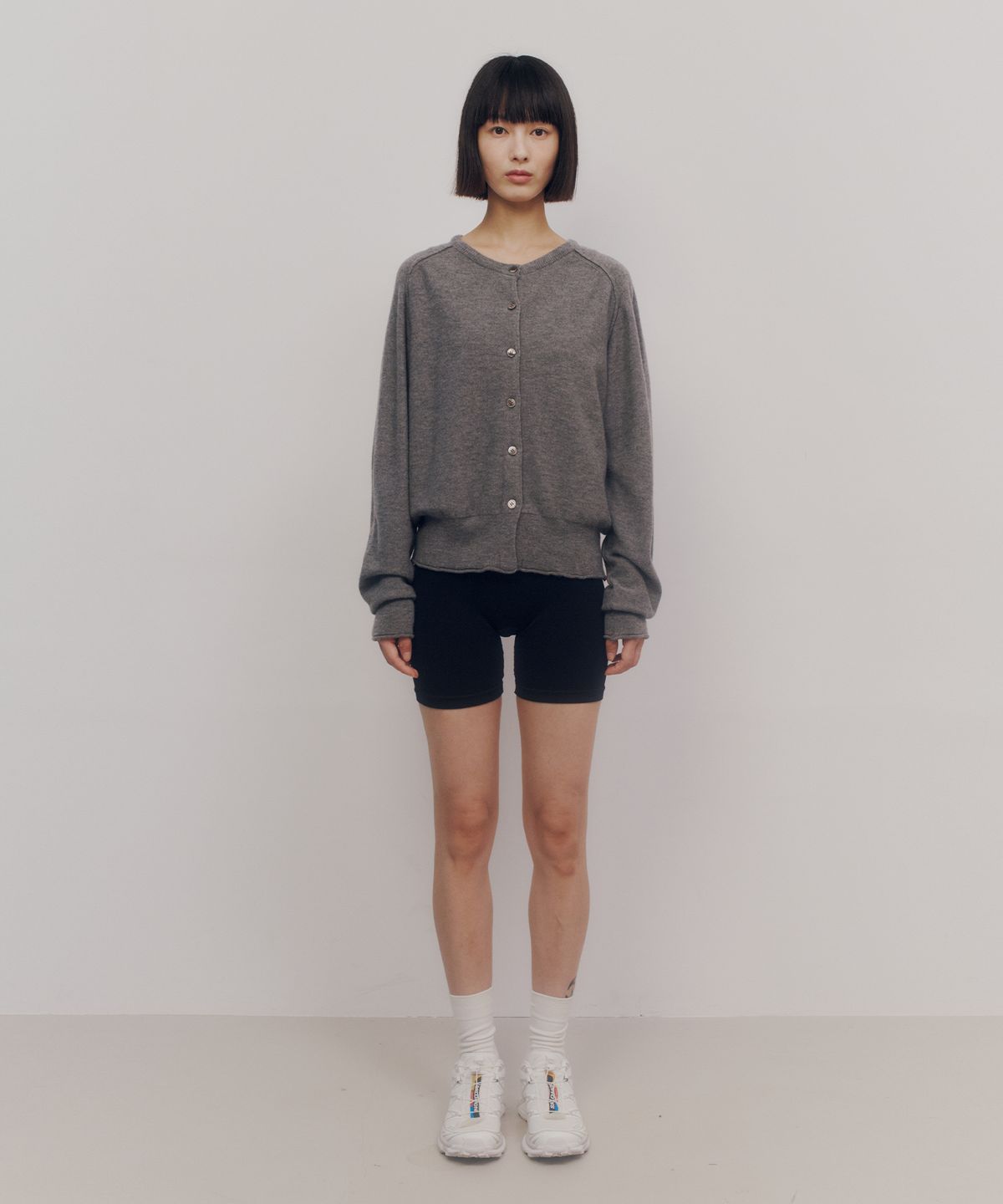매기(MAGGIE) 에센셜 울 가디건 (그레이)