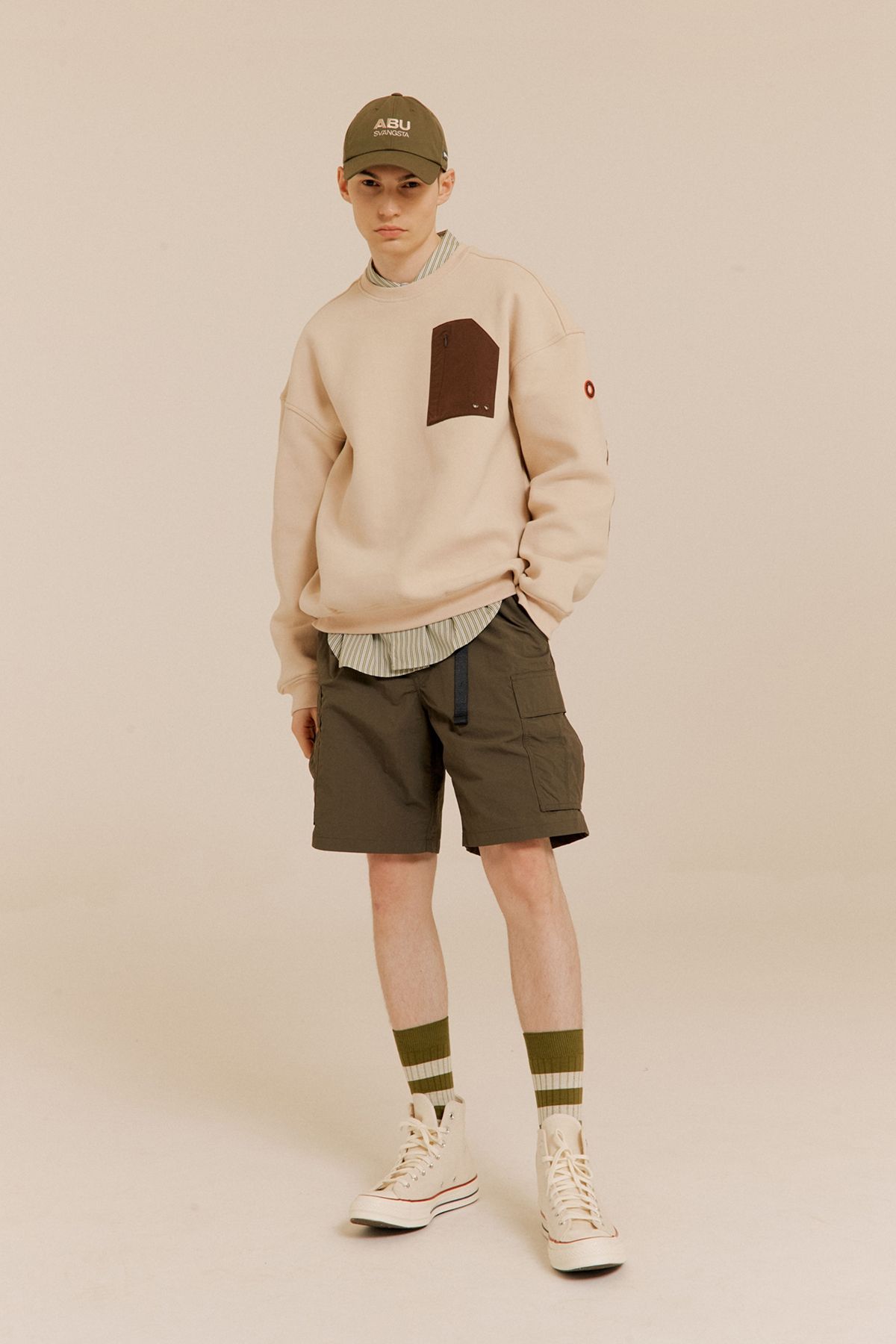 아부가르시아(ABU GARCIA) 부클 자수 맨투맨 LIGHT BEIGE