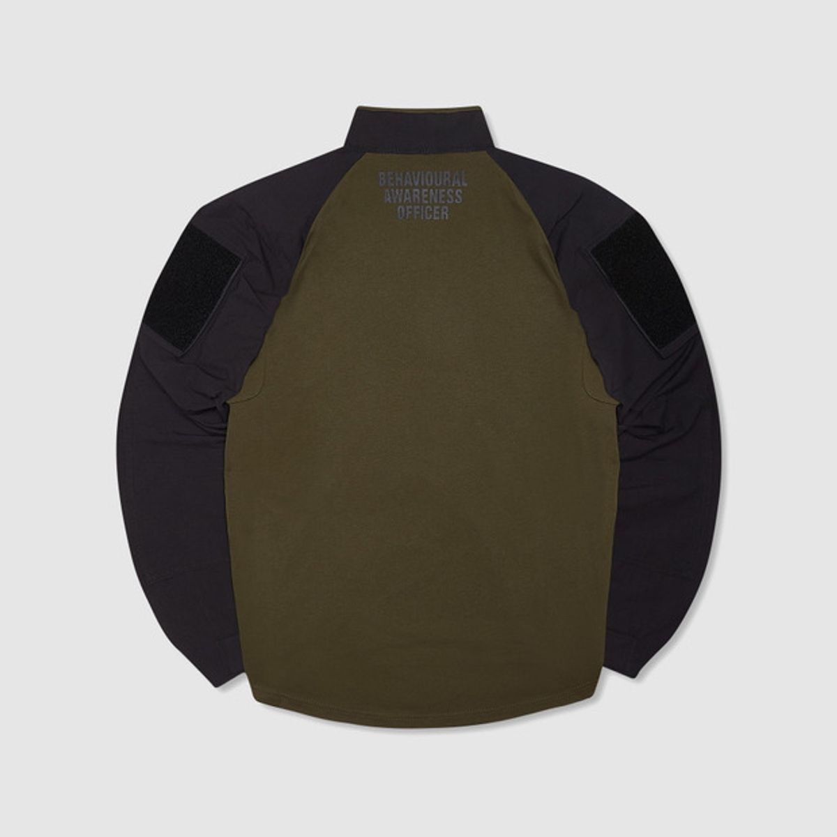 엄브로(UMBRO) [UMBRO X SLAM JAM] Tactical 반집업 긴팔 우븐탑 카키(UQ111CWT38)