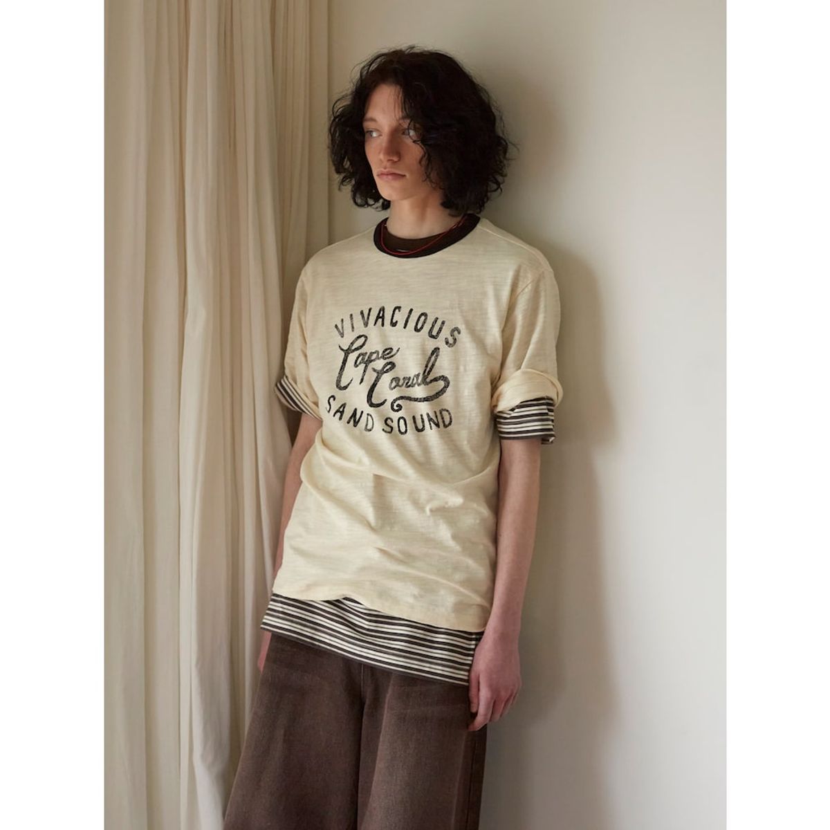 샌드 사운드(SAND SOUND) (UNISEX) 드로잉 그래픽 오버핏 반팔 링거 티셔츠  아이보리