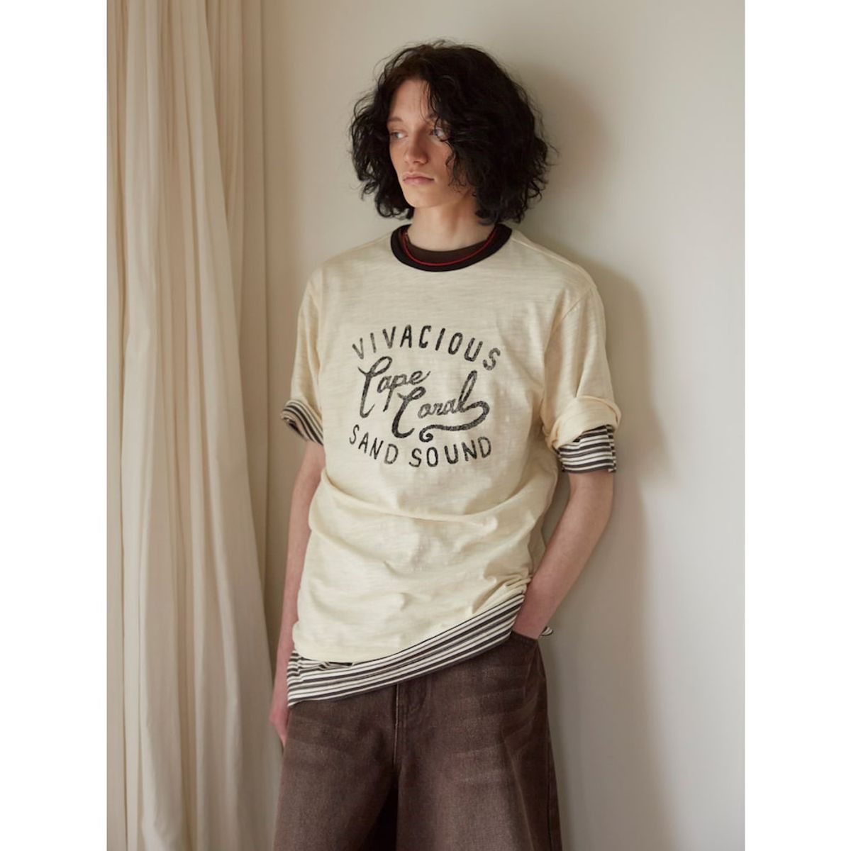 샌드 사운드(SAND SOUND) (UNISEX) 드로잉 그래픽 오버핏 반팔 링거 티셔츠  아이보리