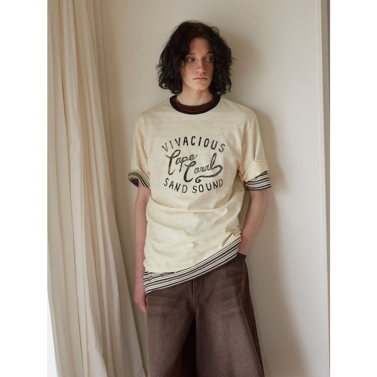 샌드 사운드(SAND SOUND) (UNISEX) 드로잉 그래픽 오버핏 반팔 링거 티셔츠  아이보리