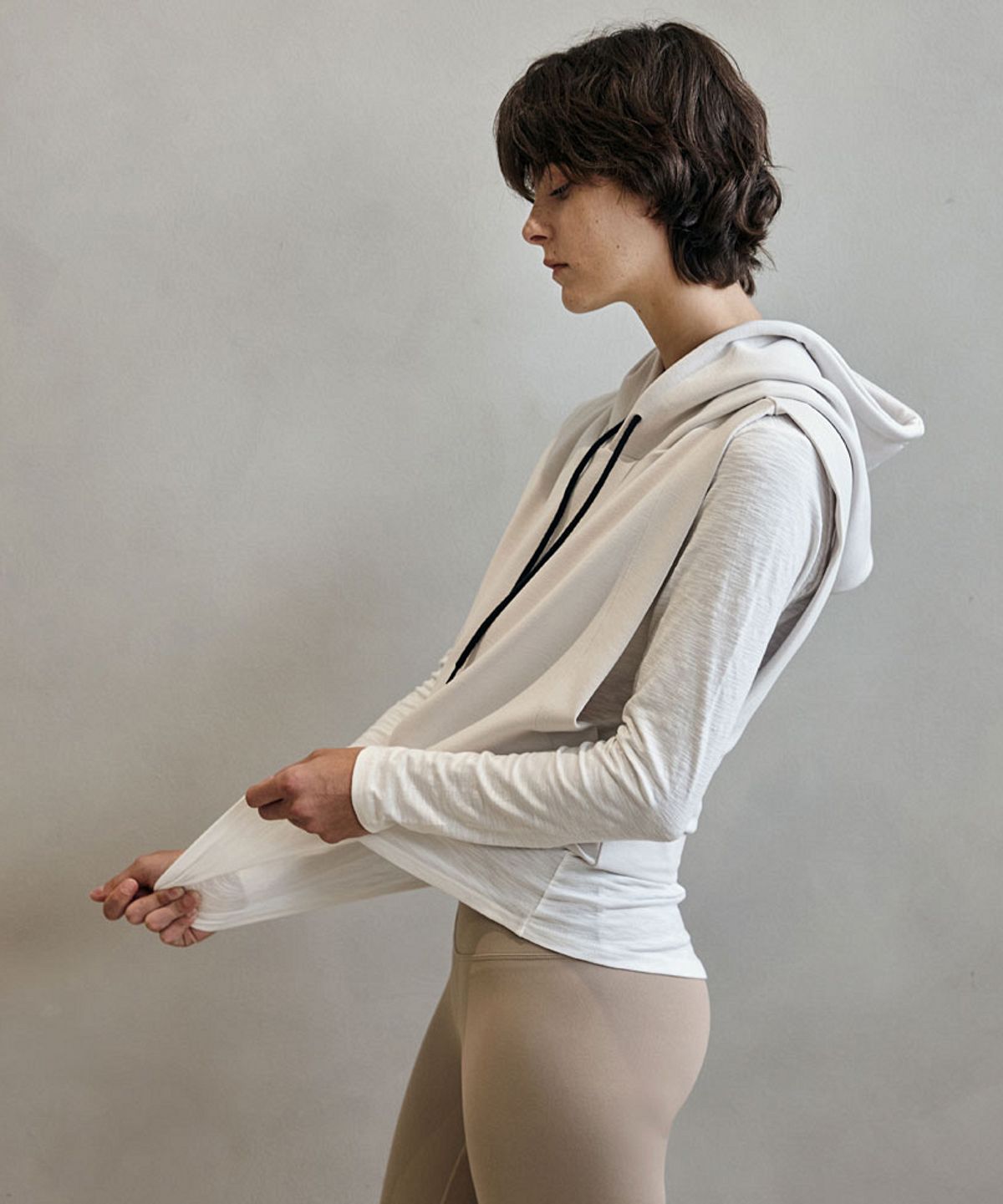 데비웨어(DEVIWEAR) 훌루 후드 슬리브리스 DEVI-T0115-아이보리
