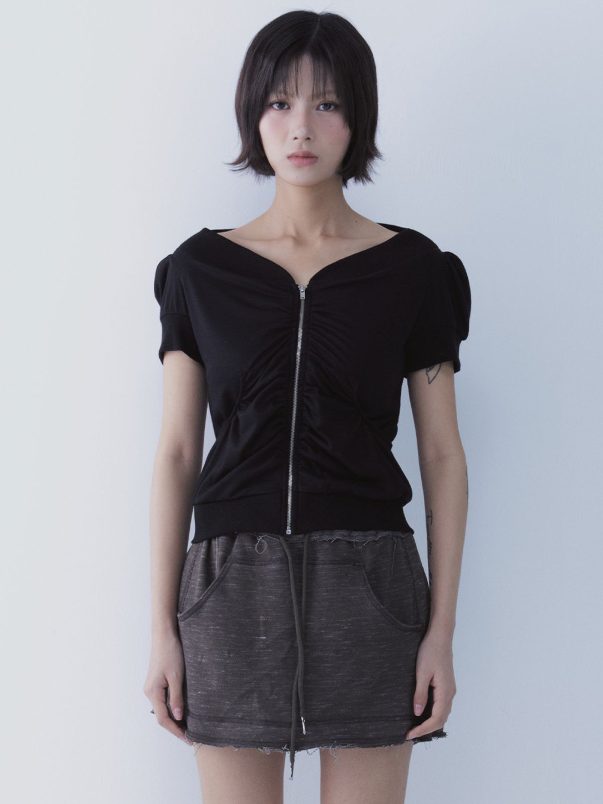쎄쎄쎄(SETSETSET) ORBIT ZIP TOP BLACK