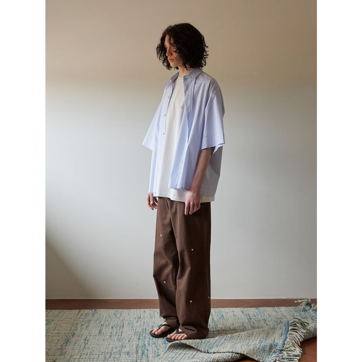 샌드 사운드(SAND SOUND) (UNISEX) 자수 디테일 코튼 팬츠  브라운