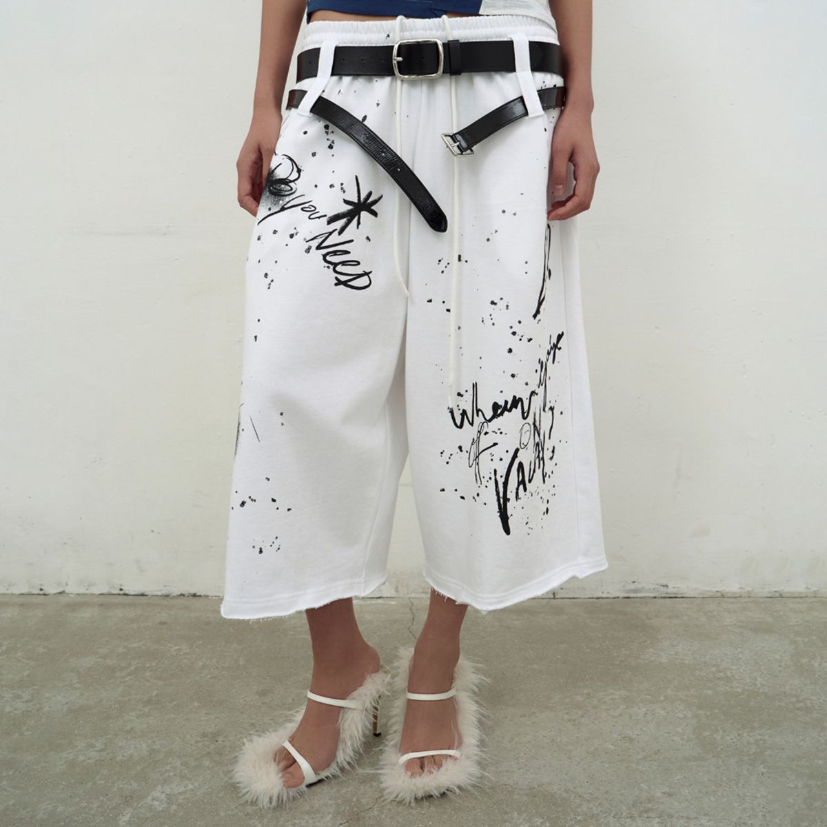 엘씨디씨티엠(LCDC™) PRINTED BERMUDA SWEATPANTS (WHITE)