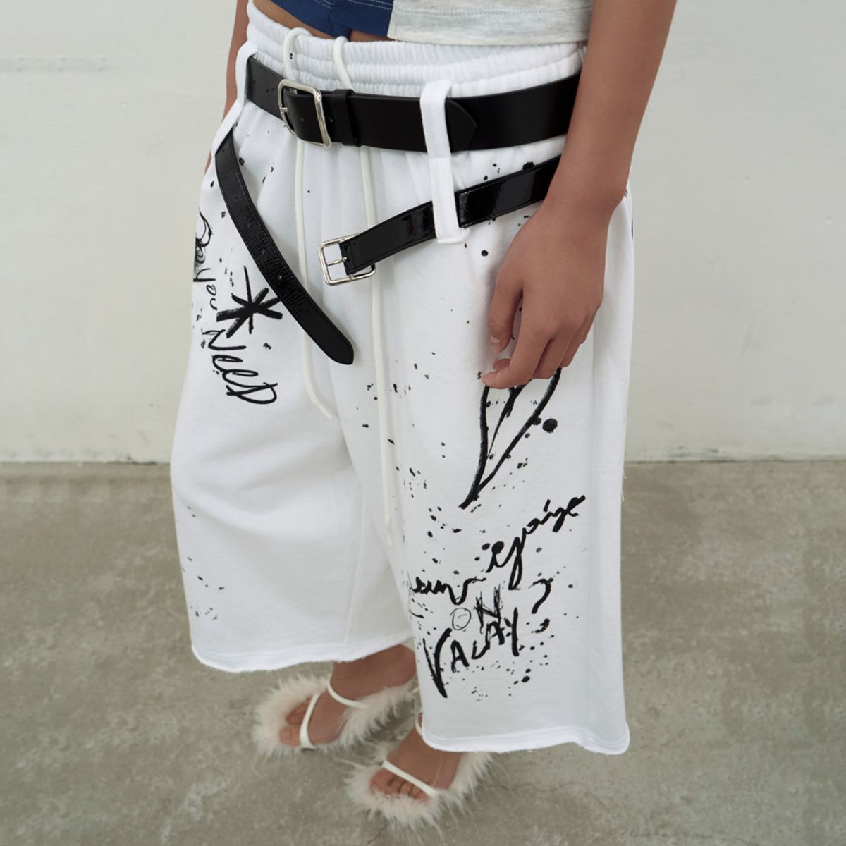 엘씨디씨티엠(LCDC™) PRINTED BERMUDA SWEATPANTS (WHITE)