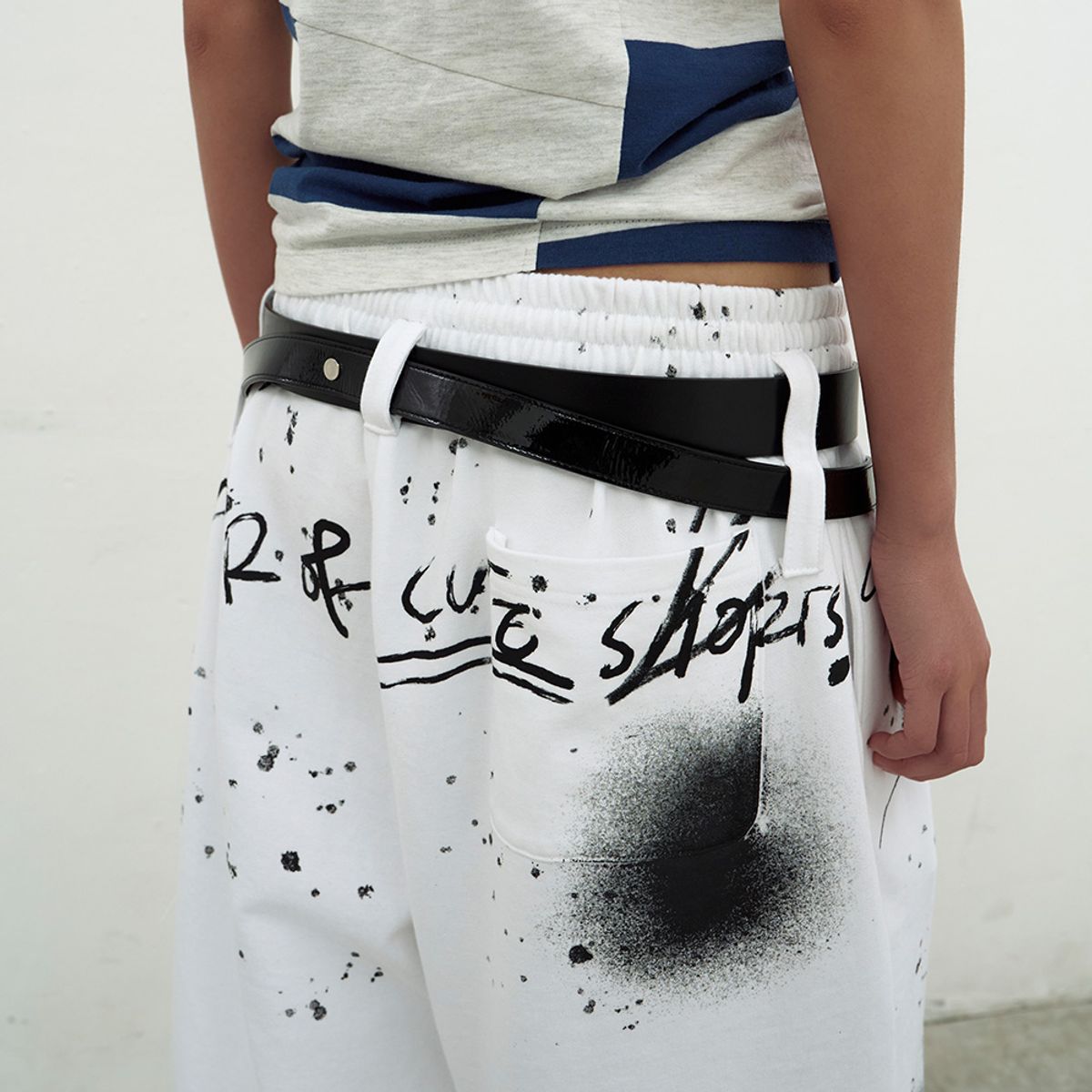 엘씨디씨티엠(LCDC™) PRINTED BERMUDA SWEATPANTS (WHITE)