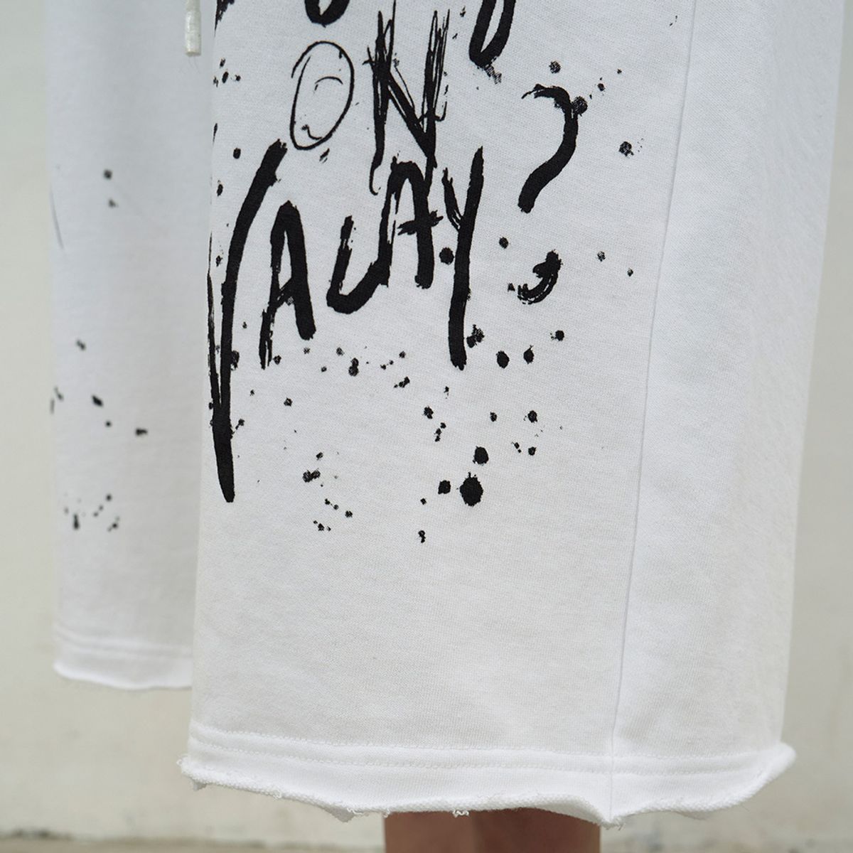 엘씨디씨티엠(LCDC™) PRINTED BERMUDA SWEATPANTS (WHITE)