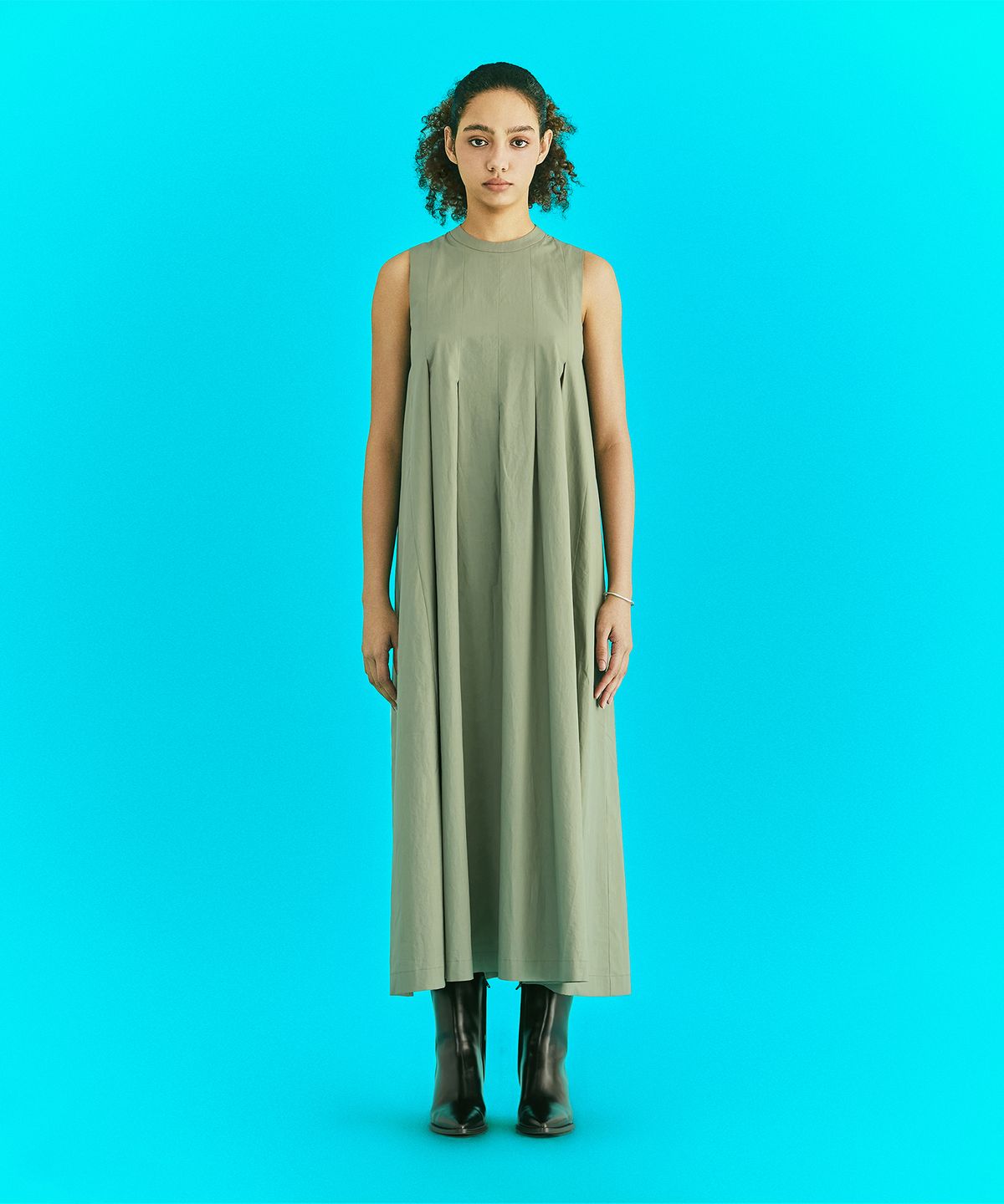 에르에르(ERER) Pleated Detail Dress Khaki