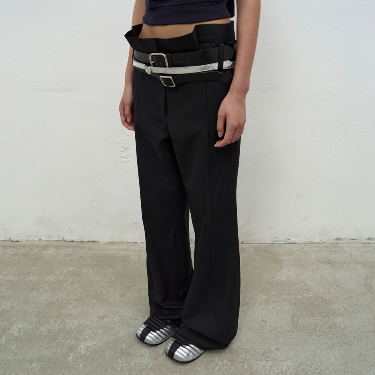 엘씨디씨티엠(LCDC™) PLEATS DETAIL FLARED TROUSERS (BLACK)