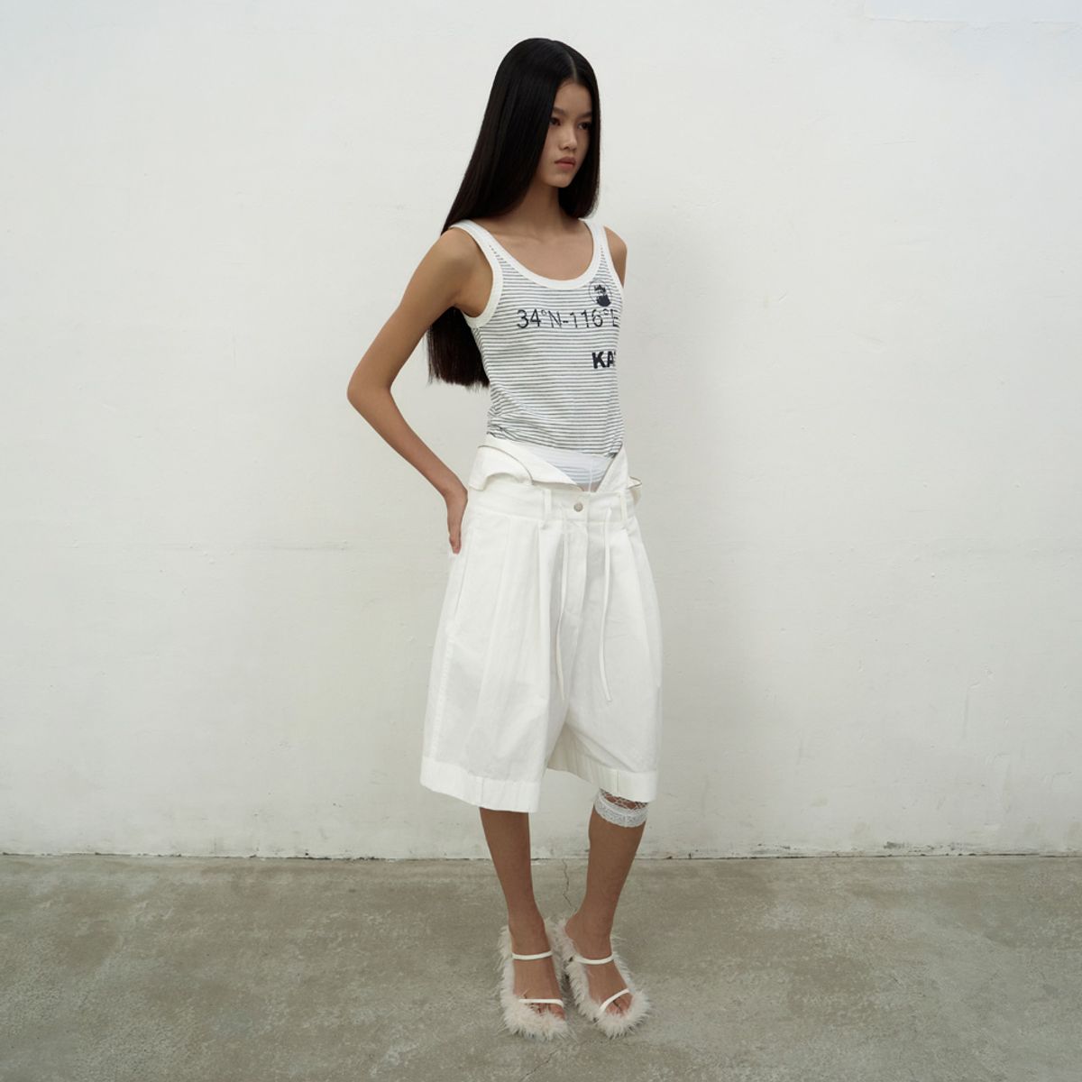 엘씨디씨티엠(LCDC™) KAT PRINT SLIM TANK TOP (WHITE)