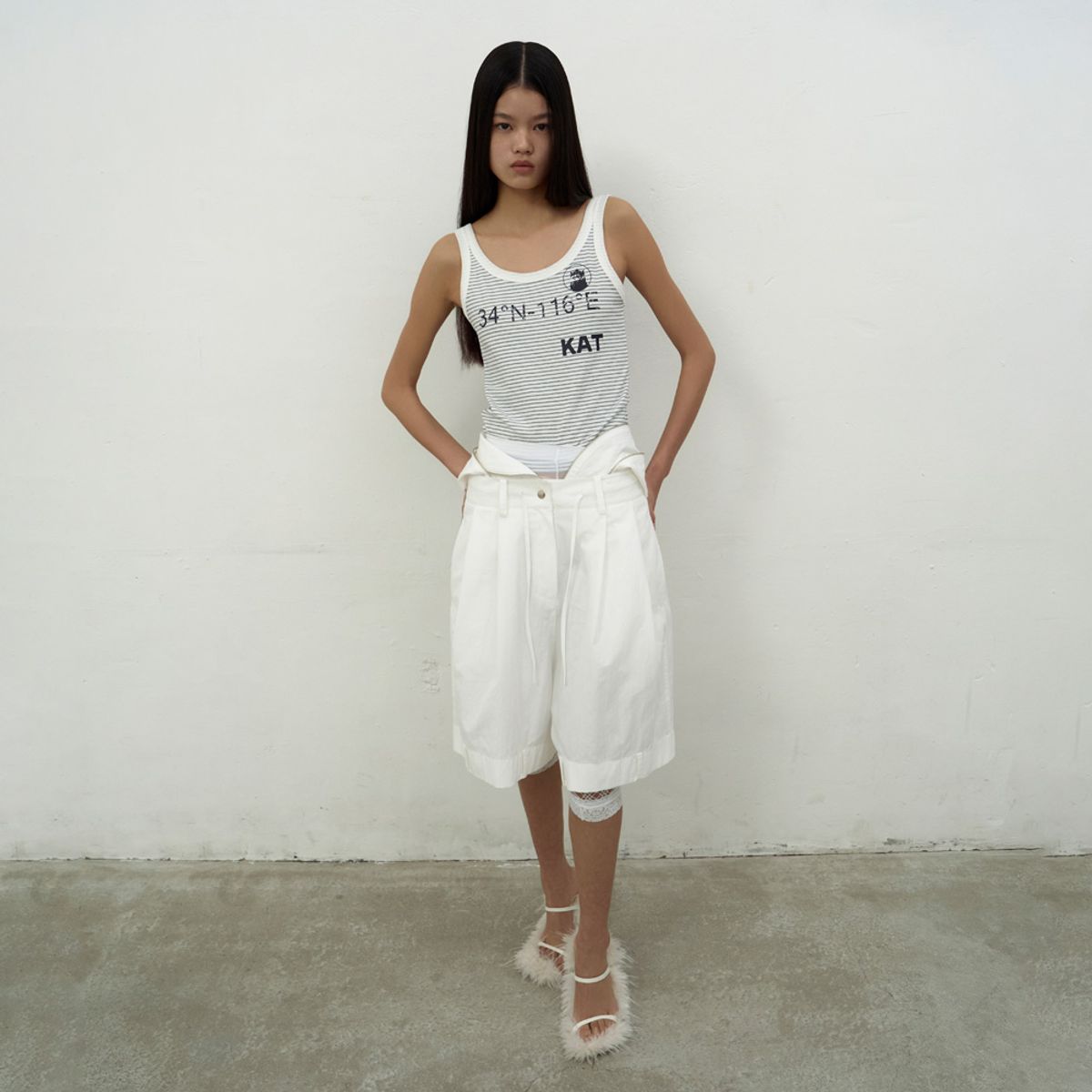 엘씨디씨티엠(LCDC™) KAT PRINT SLIM TANK TOP (WHITE)