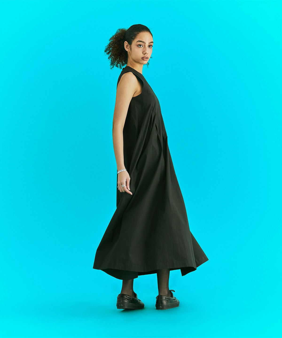 에르에르(ERER) Pleated Detail Dress Black