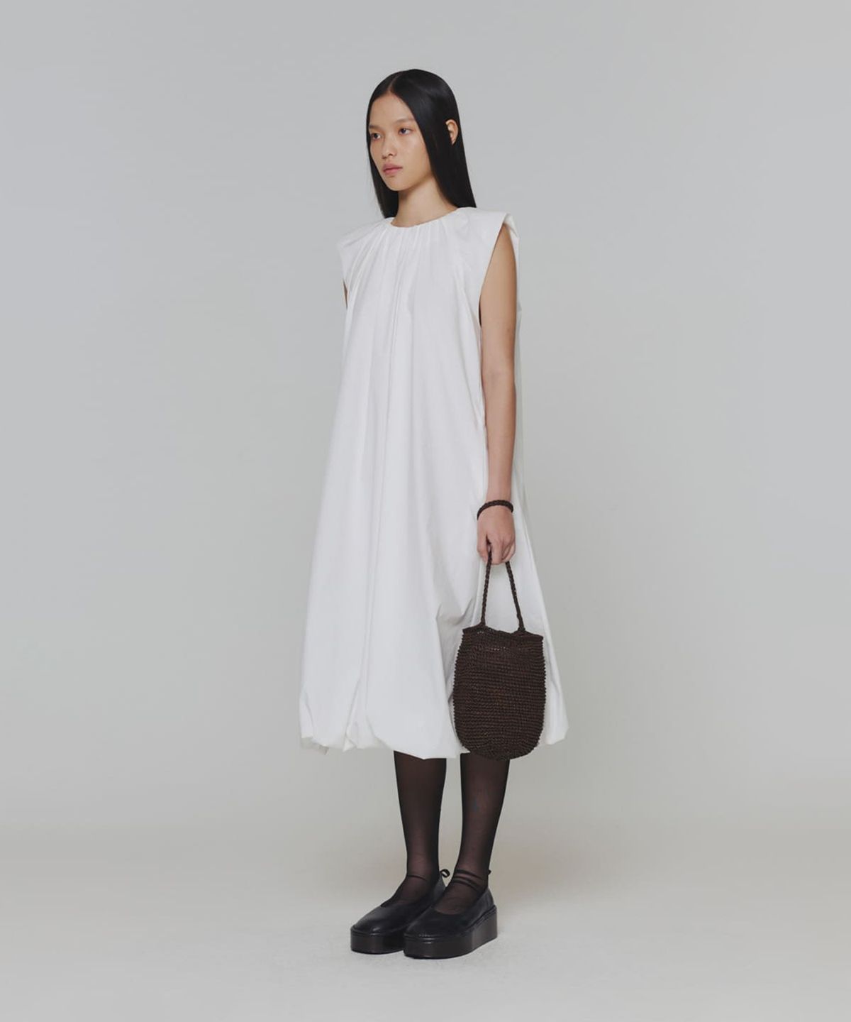 아모멘토(AMOMENTO) COTTON VOLUME SHIRRING DRESS_WHITE
