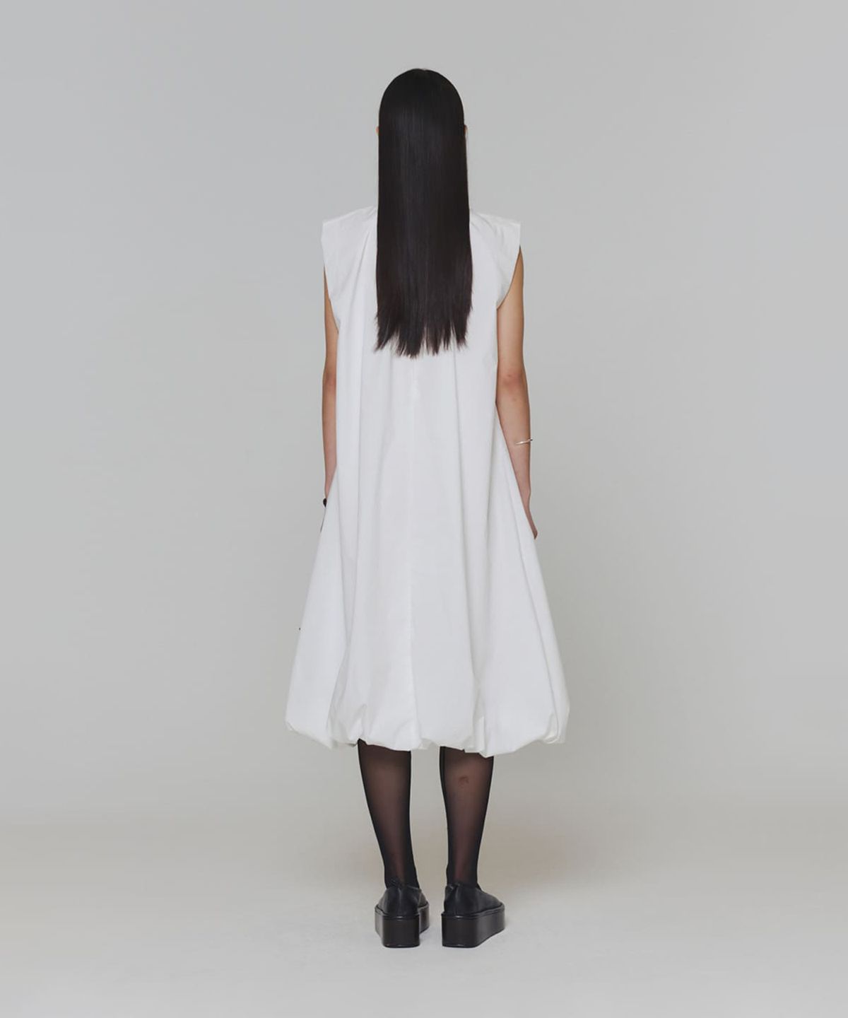 아모멘토(AMOMENTO) COTTON VOLUME SHIRRING DRESS_WHITE
