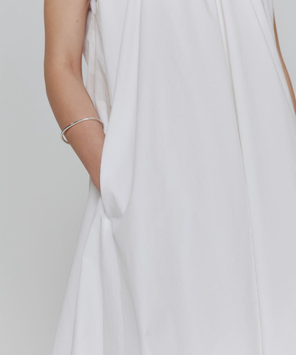 아모멘토(AMOMENTO) COTTON VOLUME SHIRRING DRESS_WHITE