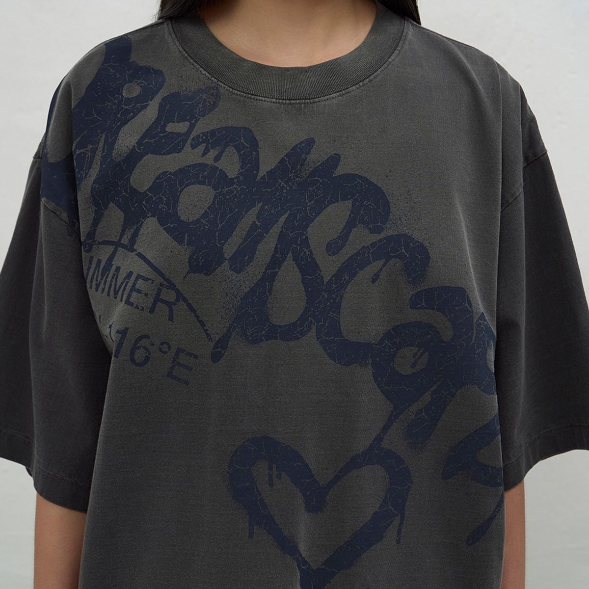 엘씨디씨티엠(LCDC™) LETTERING PRINT T-SHIRT (DARK GREY)