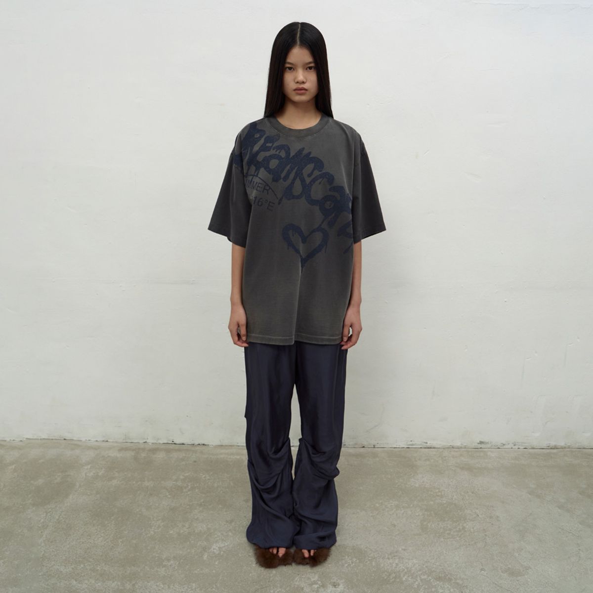 엘씨디씨티엠(LCDC™) LETTERING PRINT T-SHIRT (DARK GREY)