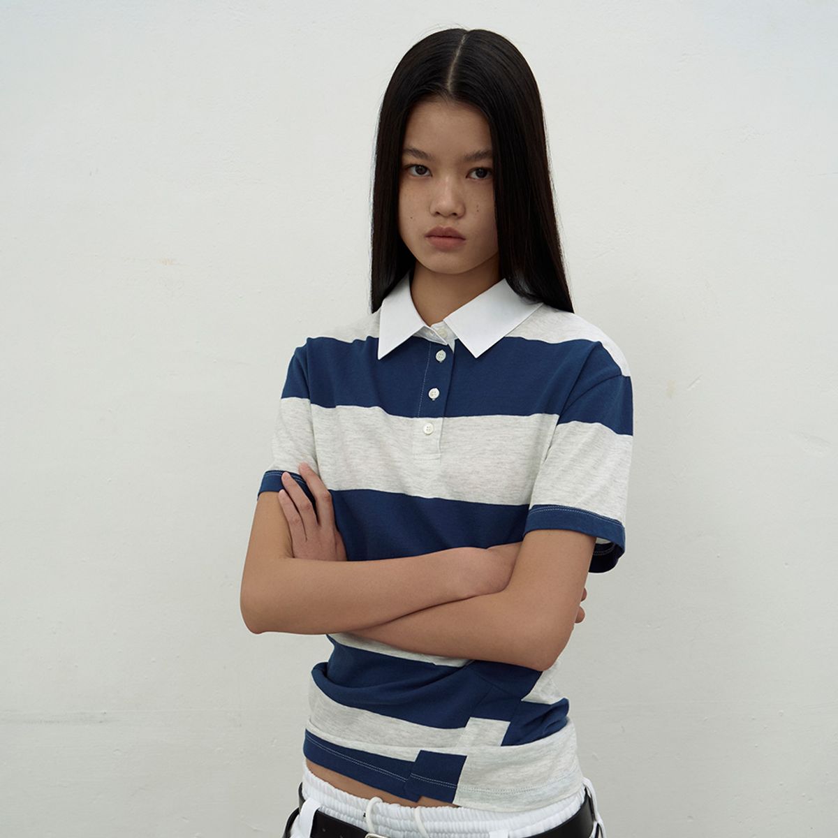 엘씨디씨티엠(LCDC™) STRIPED OPEN COLLAR TOP (BLUE)