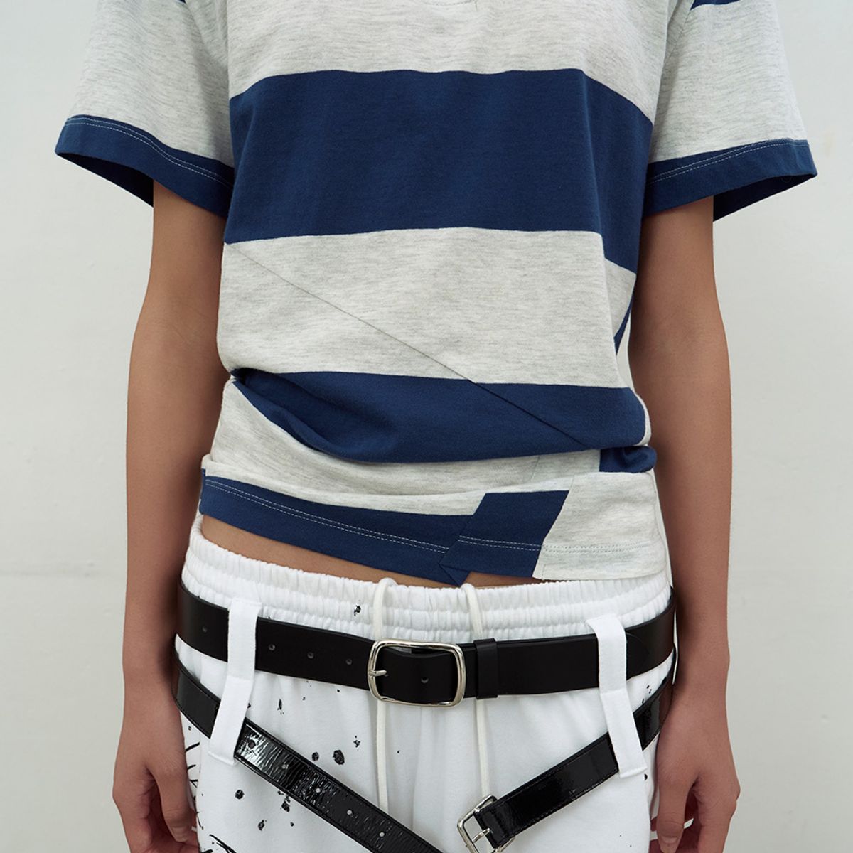 엘씨디씨티엠(LCDC™) STRIPED OPEN COLLAR TOP (BLUE)
