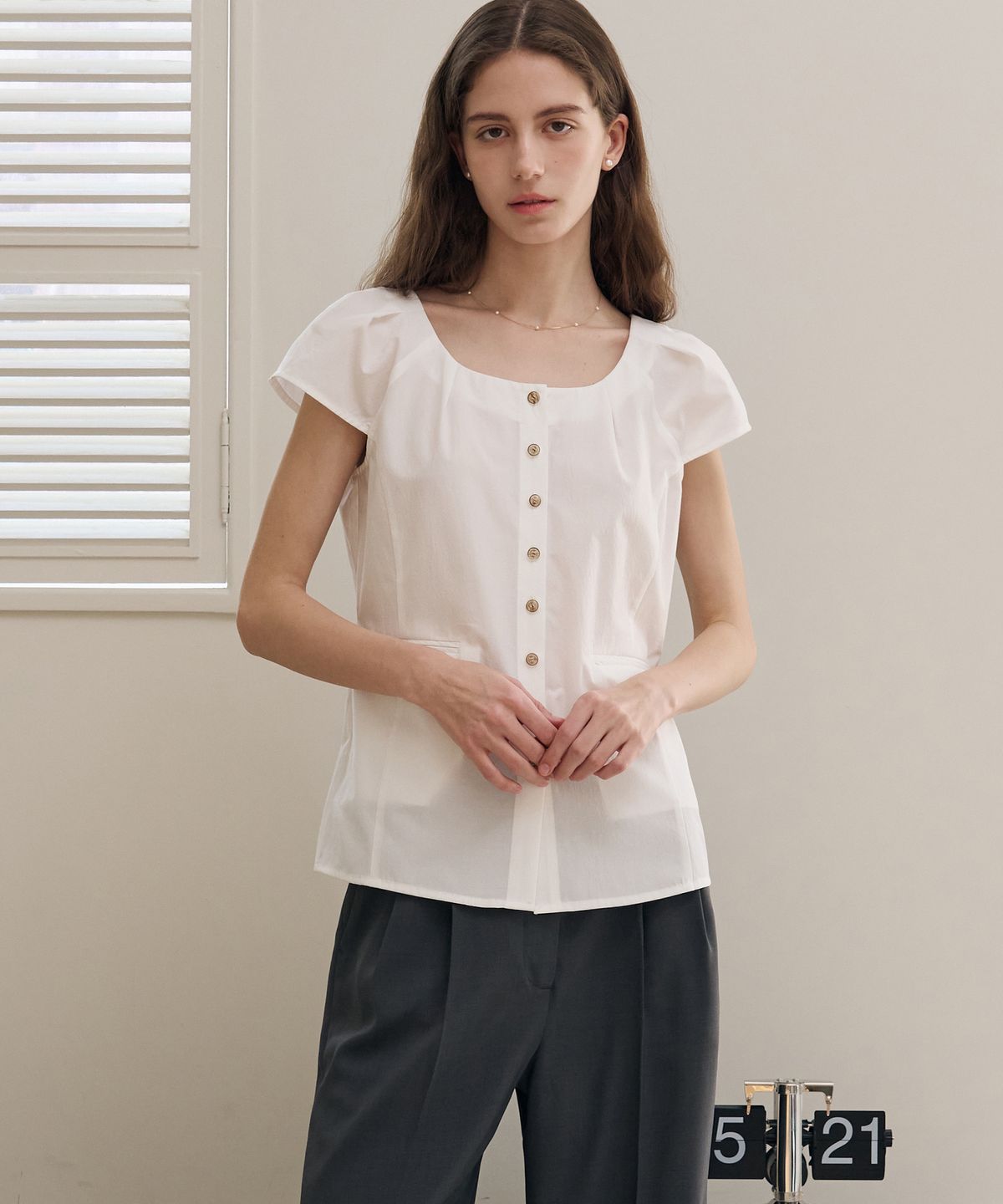 드로우핏 우먼(DRAWFIT WOMEN) 발롱 캡 슬리브 보트넥 블라우스 [BLACK]