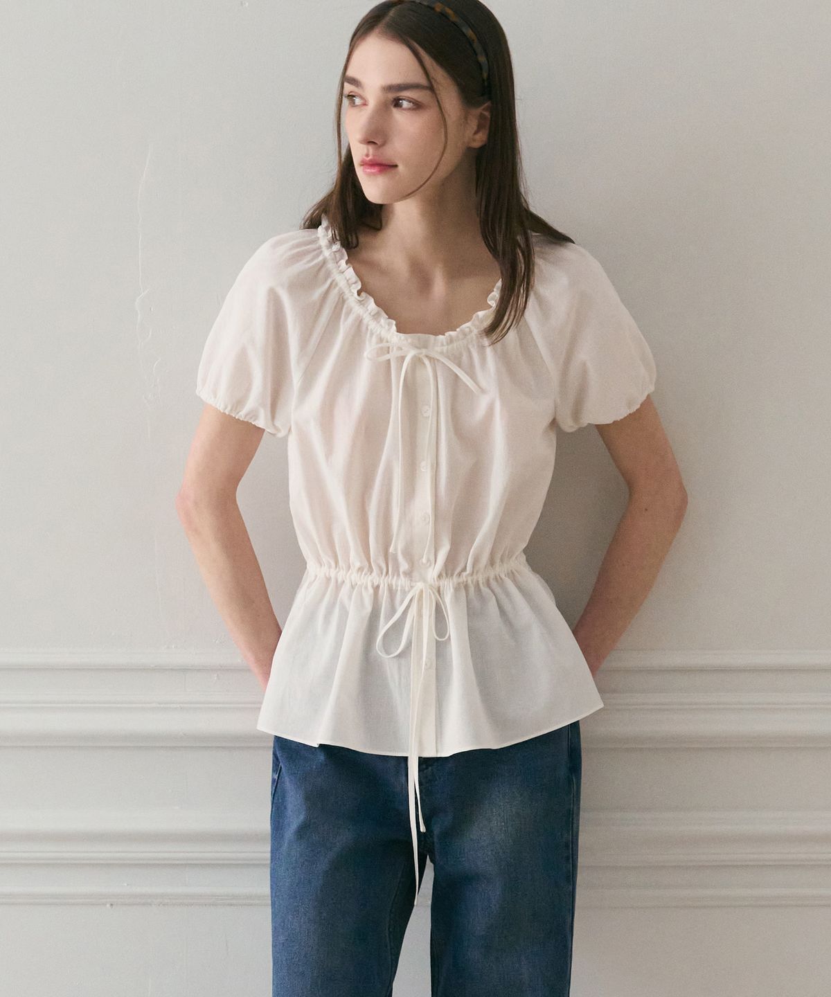 드로우핏 우먼(DRAWFIT WOMEN) 리본 퍼프 슬리브 블라우스 [WHITE]