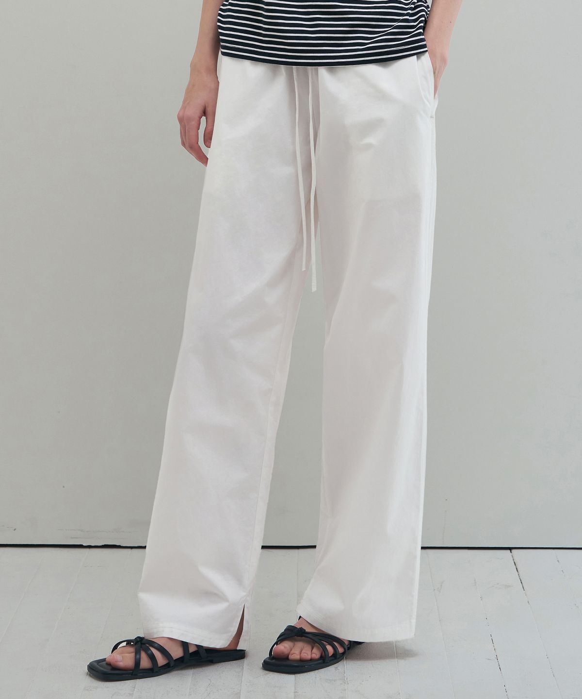 드로우핏 우먼(DRAWFIT WOMEN) 슬릿 코튼 밴딩 팬츠 [PEANUT BEIGE]