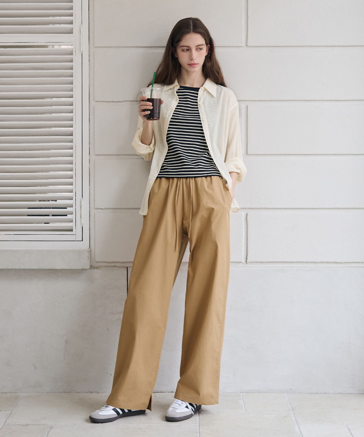 드로우핏 우먼(DRAWFIT WOMEN) 슬릿 코튼 밴딩 팬츠 [PEANUT BEIGE]