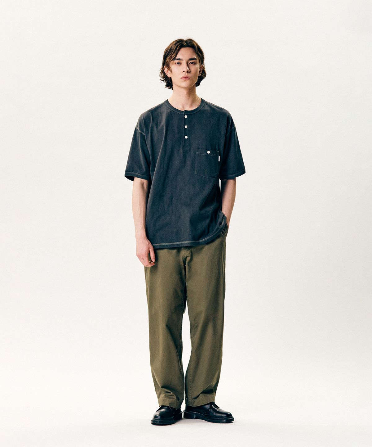 에스피오나지(ESPIONAGE) Wide Henley Pocket Tee Vintage Black