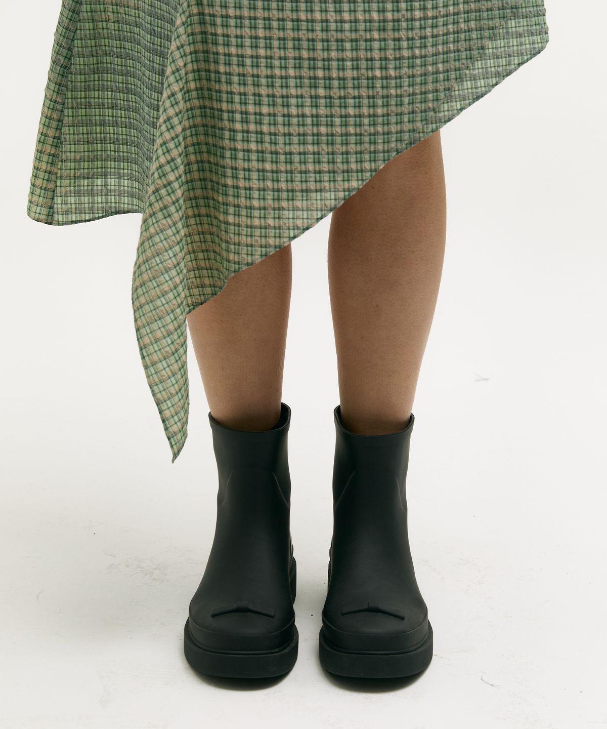 마지셔우드(MARGESHERWOOD) RIBBON RUBBER BOOTS SHORT_black