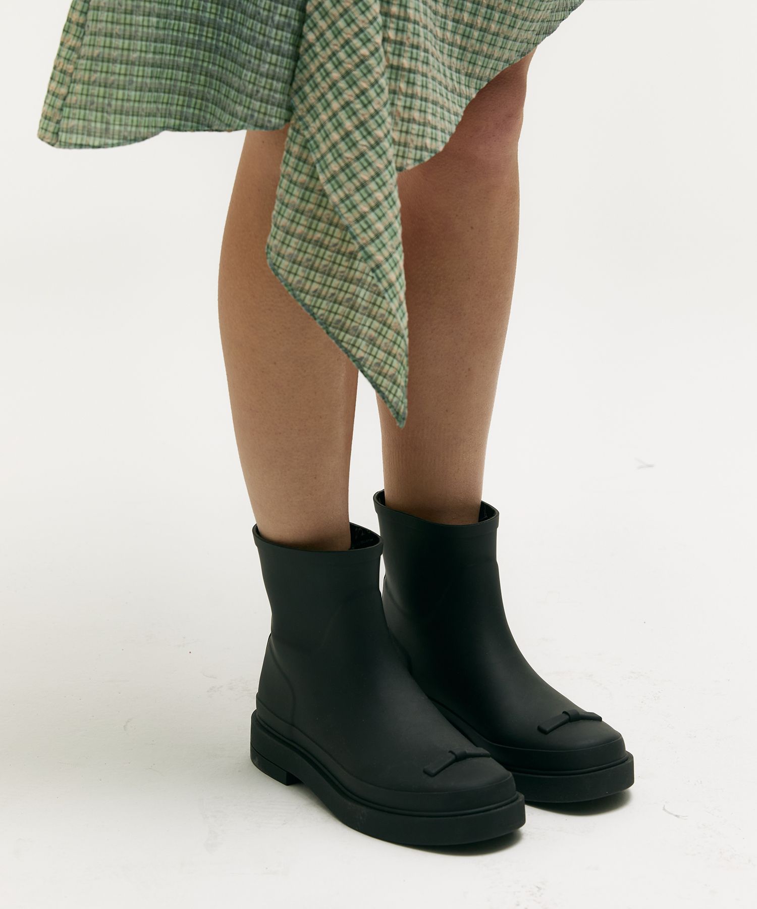 MUSINSA公式 | MARGESHERWOOD RIBBON RUBBER BOOTS SHORT_black