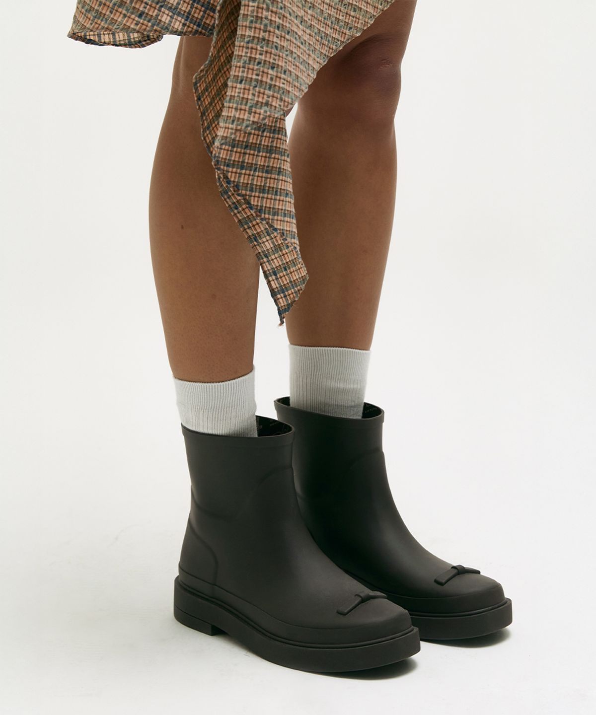 마지셔우드(MARGESHERWOOD) RIBBON RUBBER BOOTS SHORT_dark brown