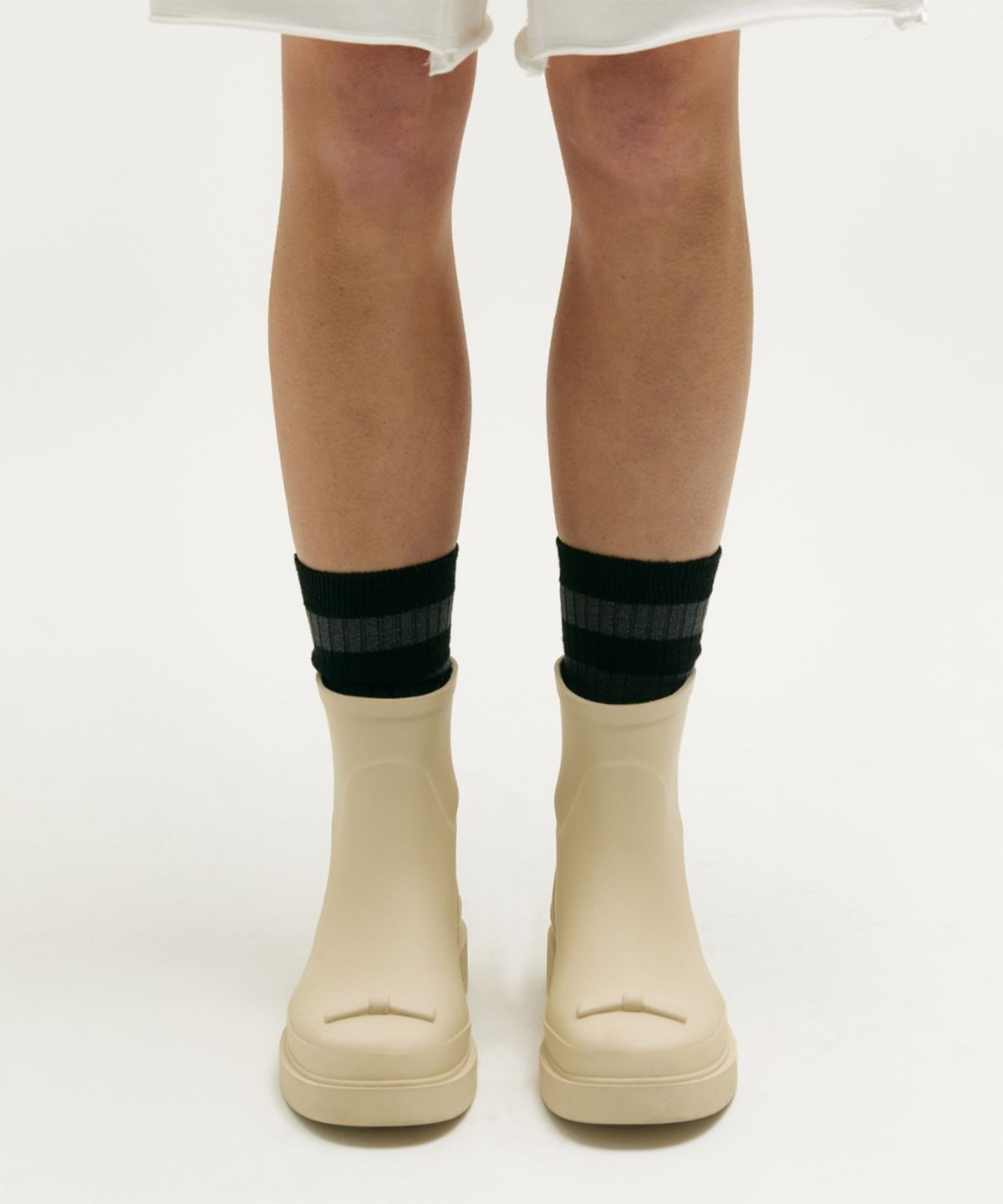 마지셔우드(MARGESHERWOOD) RIBBON RUBBER BOOTS SHORT_ivory