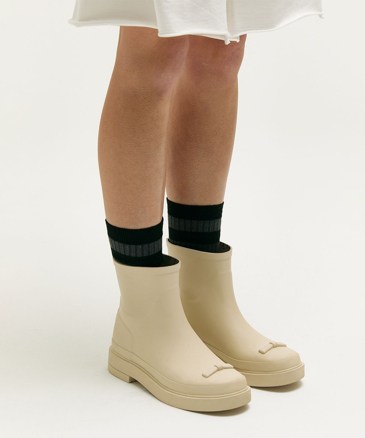마지셔우드(MARGESHERWOOD) RIBBON RUBBER BOOTS SHORT_ivory