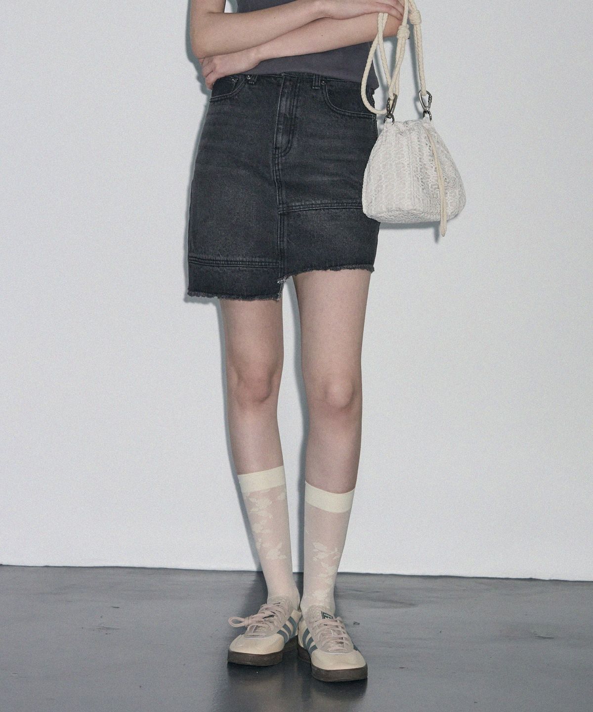 레더리(LEATHERY) 디바이드 데님 미니 스커트 [LIGHT BLUE]