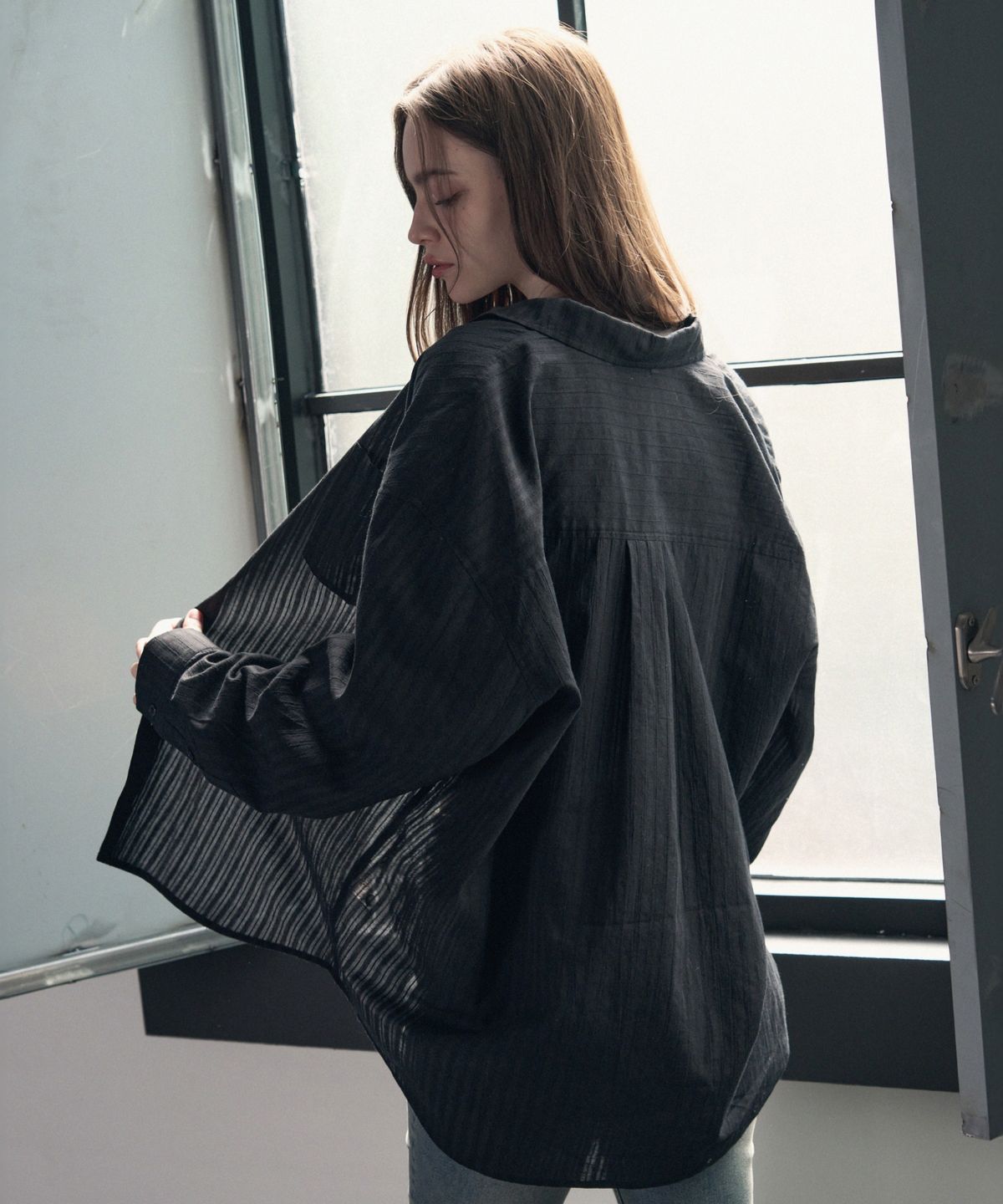 레더리(LEATHERY) 시스루 레이스 루즈핏 셔츠 [BLACK]