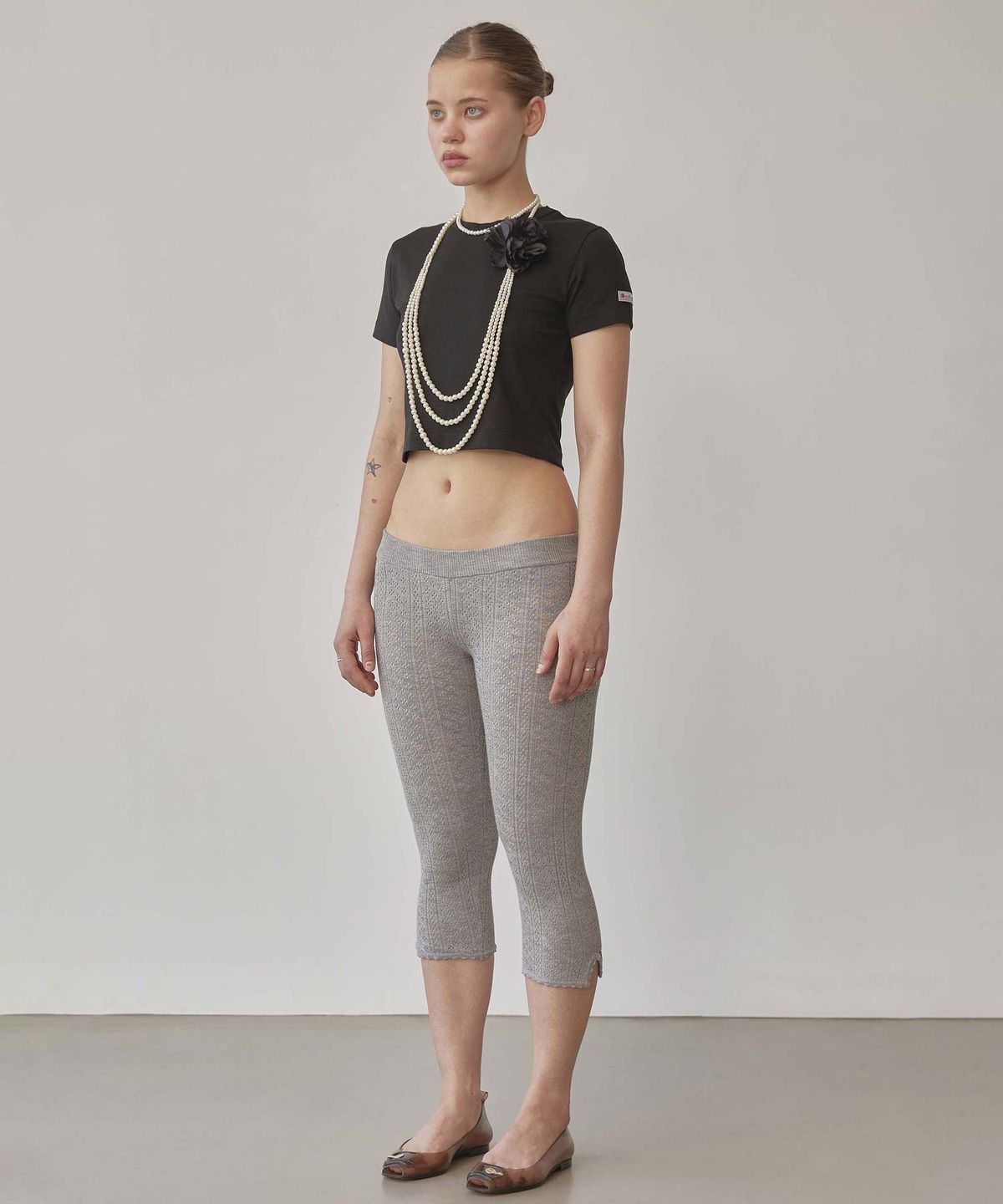스컬프터(SCULPTOR) Eyelet Knit Capri Pants Melange Gray