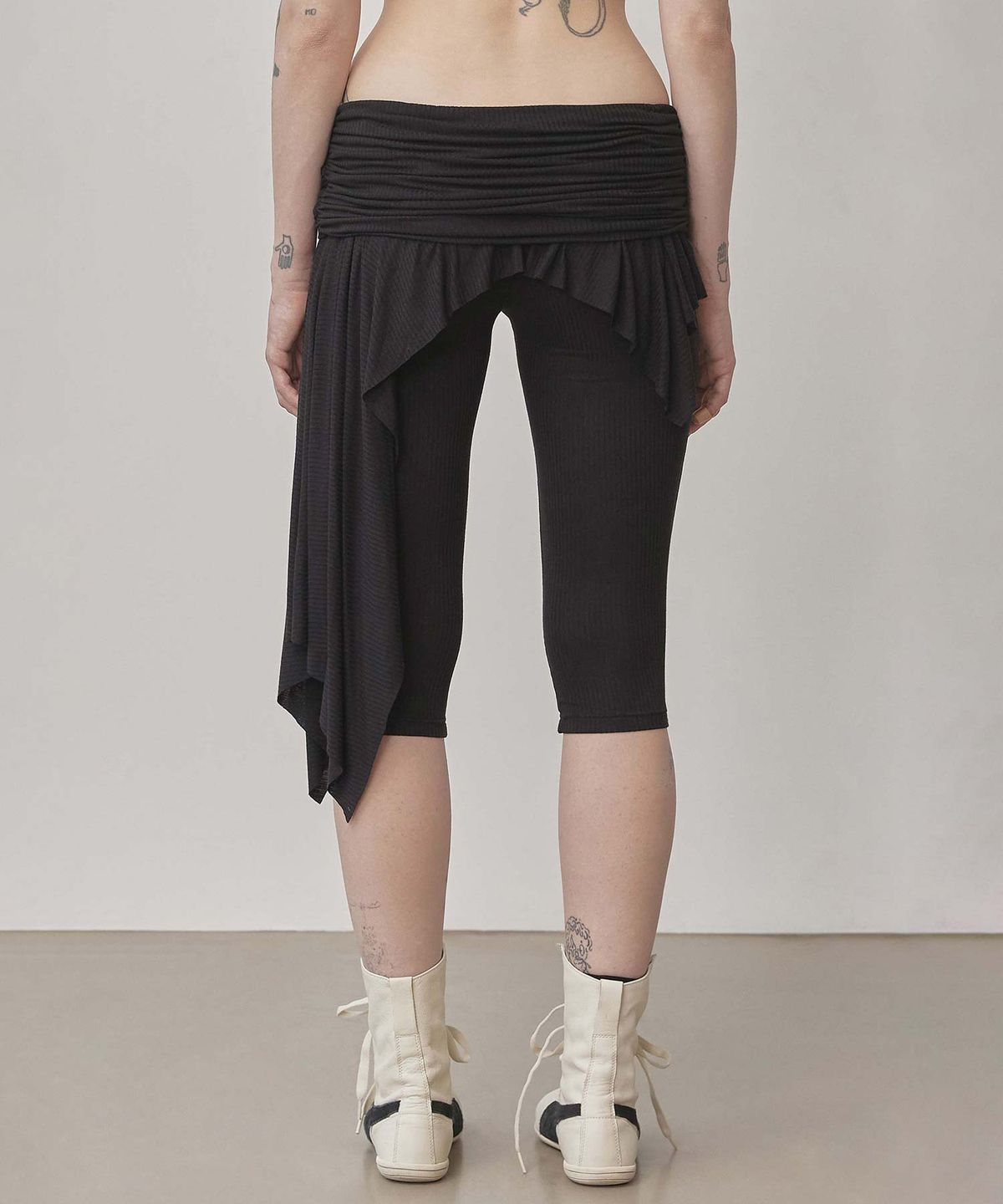 스컬프터(SCULPTOR) Asymmetric Skirt Leggings Black